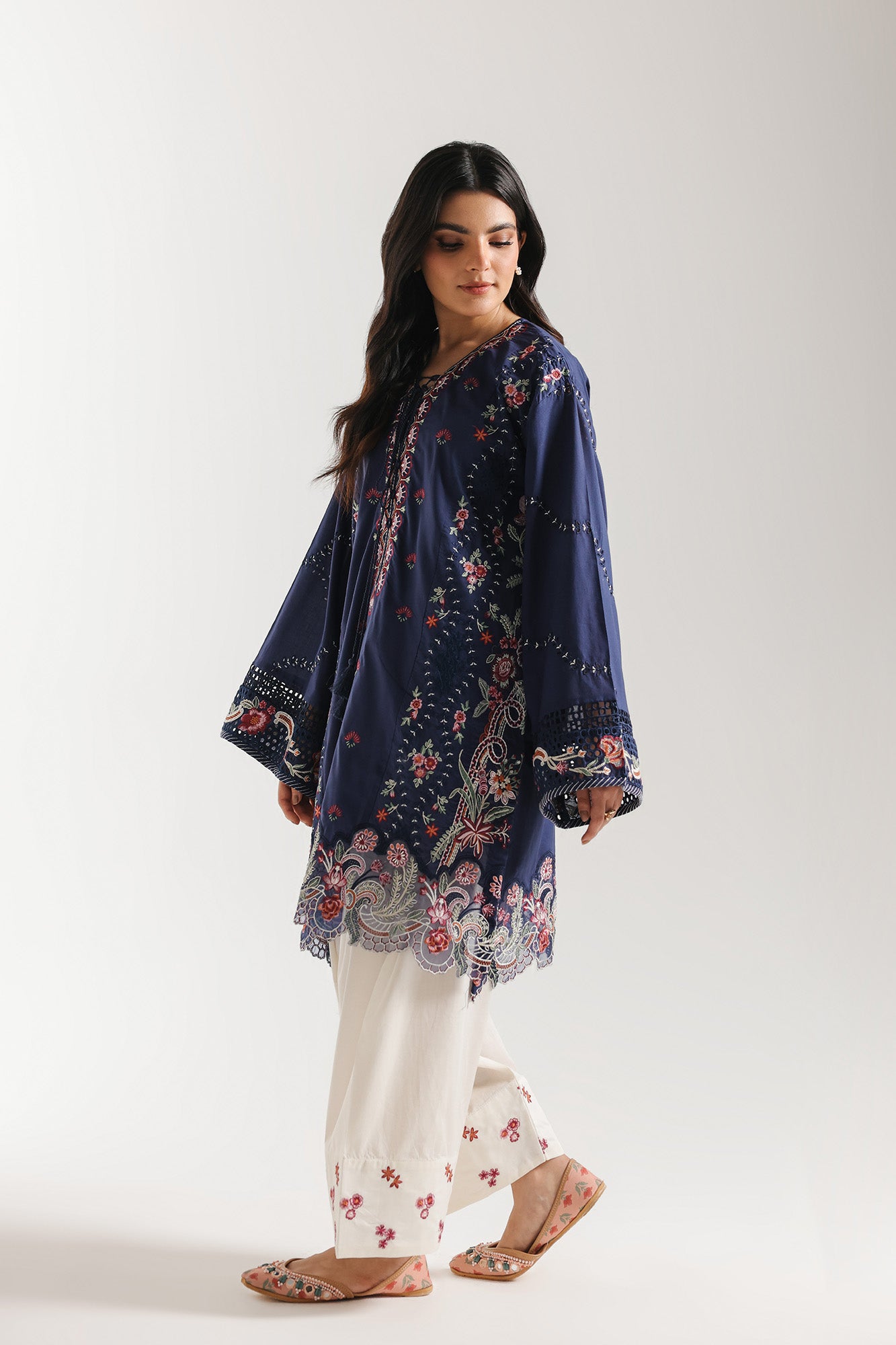 EMBROIDERED SUIT (E4296/103/622)