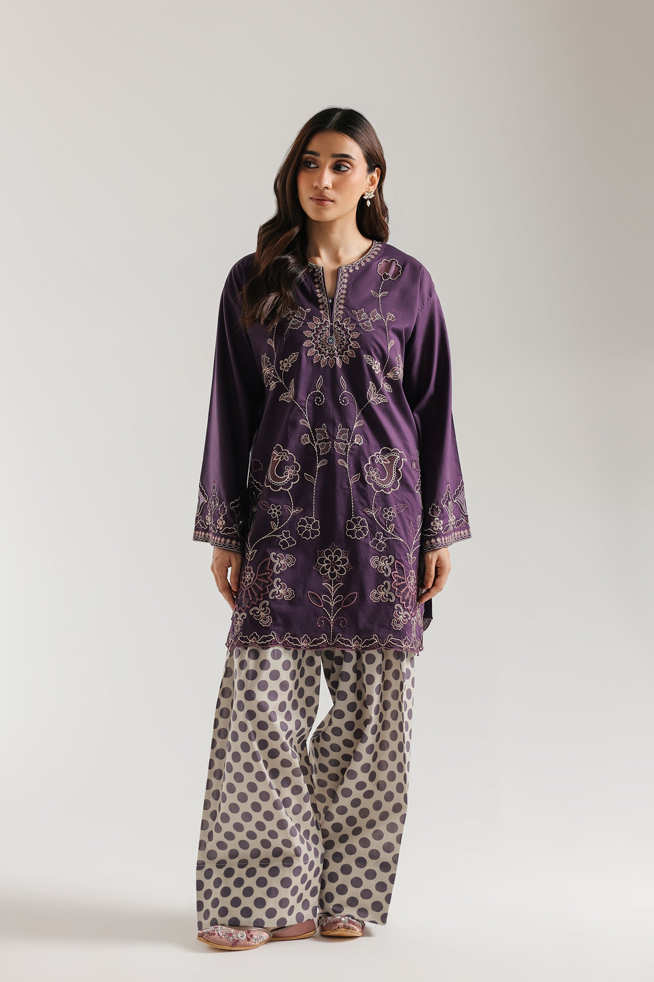 EMBROIDERED SUIT (E4306/103/516)