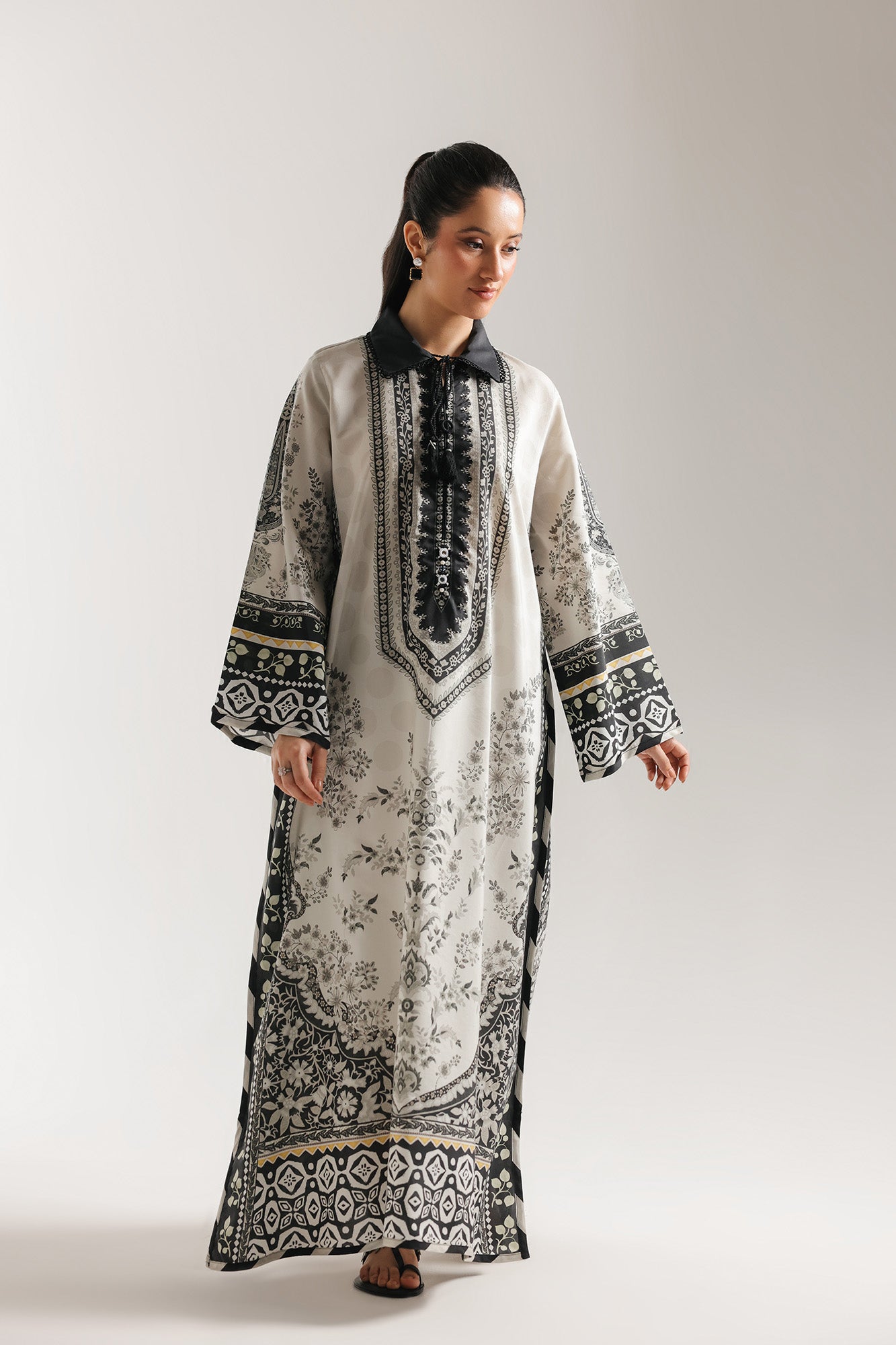 EMBROIDERED KAFTAN (E4319/103/817)