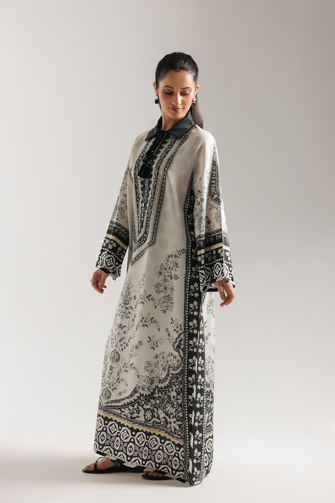 EMBROIDERED KAFTAN (E4319/103/817)