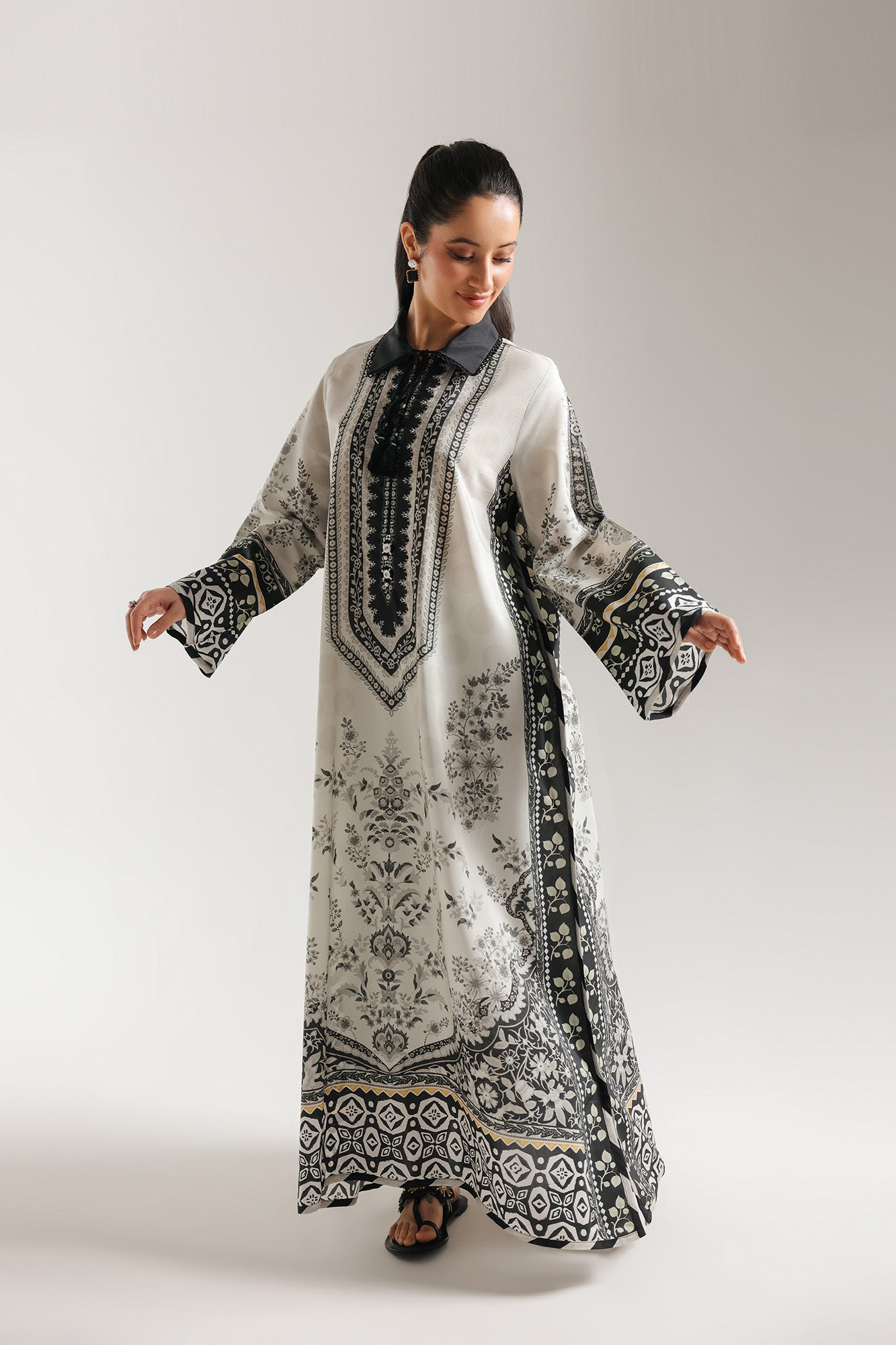 EMBROIDERED KAFTAN (E4319/103/817)