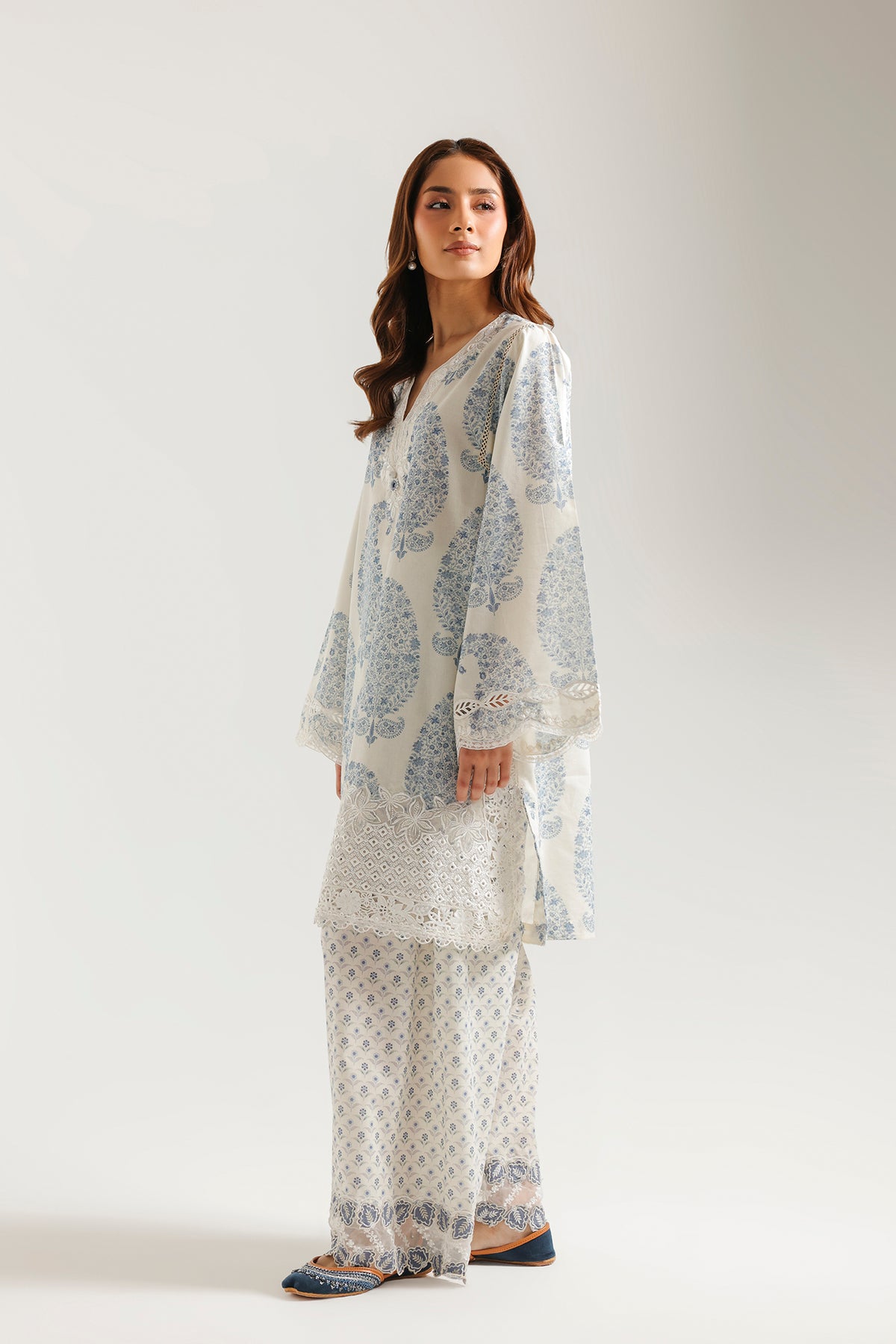 EMBROIDERED SUIT (E4327/103/003)