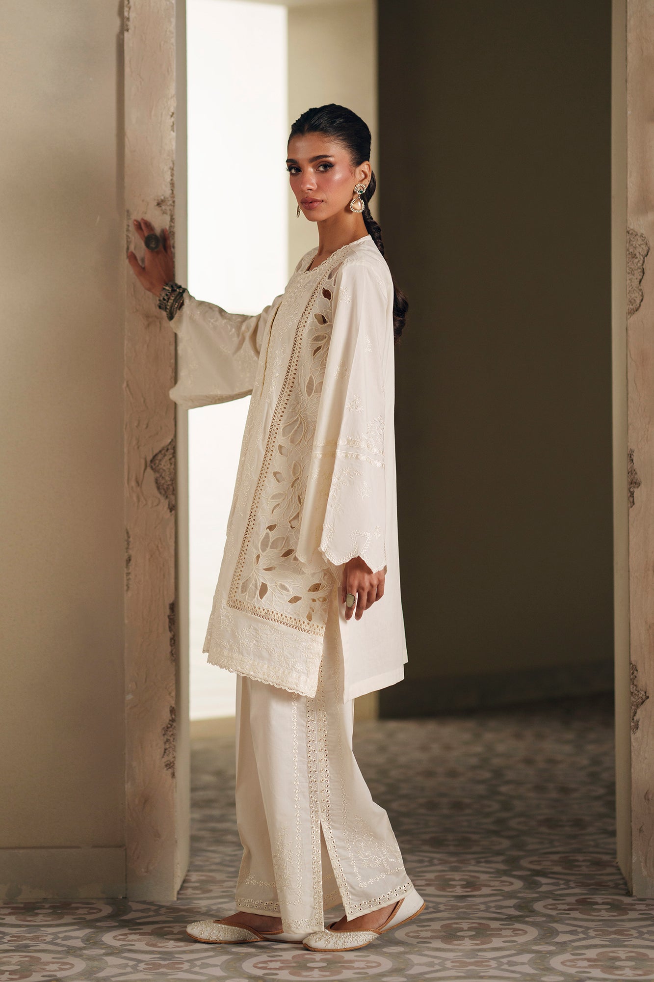 EMBROIDERED SUIT (E4363/103/003)