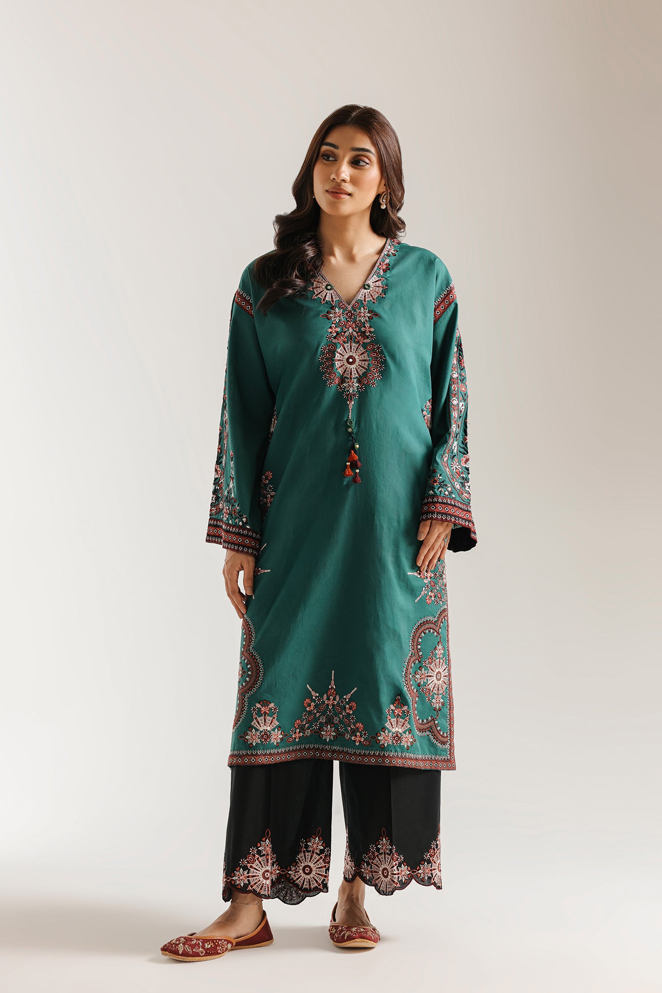 EMBROIDERED SUIT (E4369/103/706)