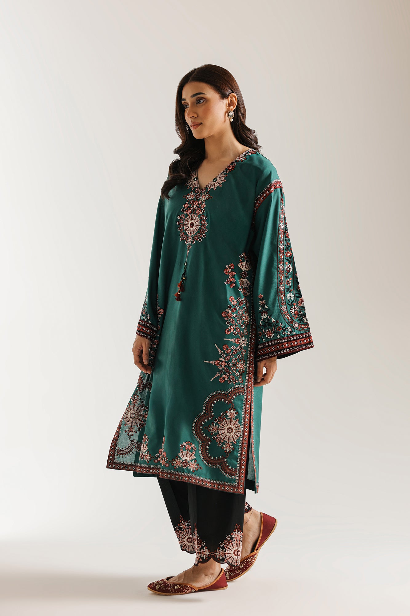 EMBROIDERED SUIT (E4369/103/706)