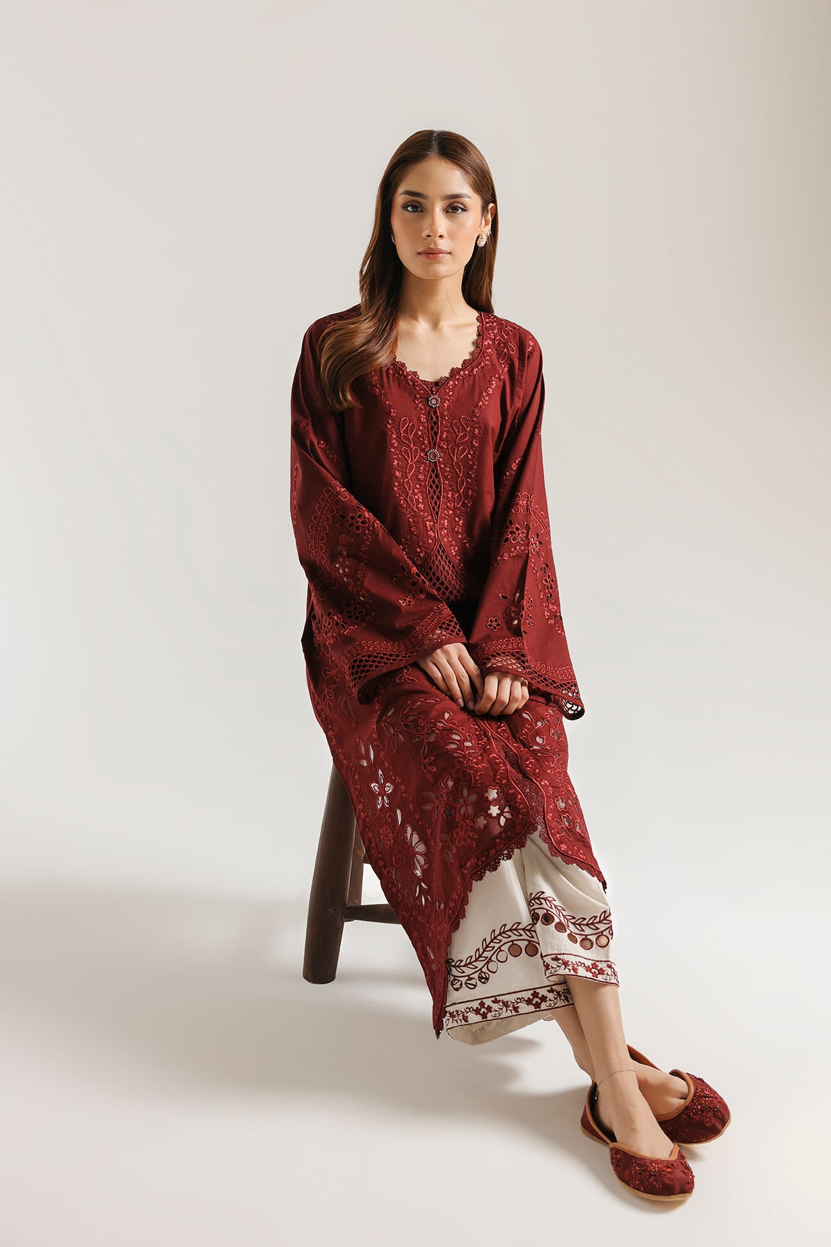 EMBROIDERED SUIT (E4382/103/402)