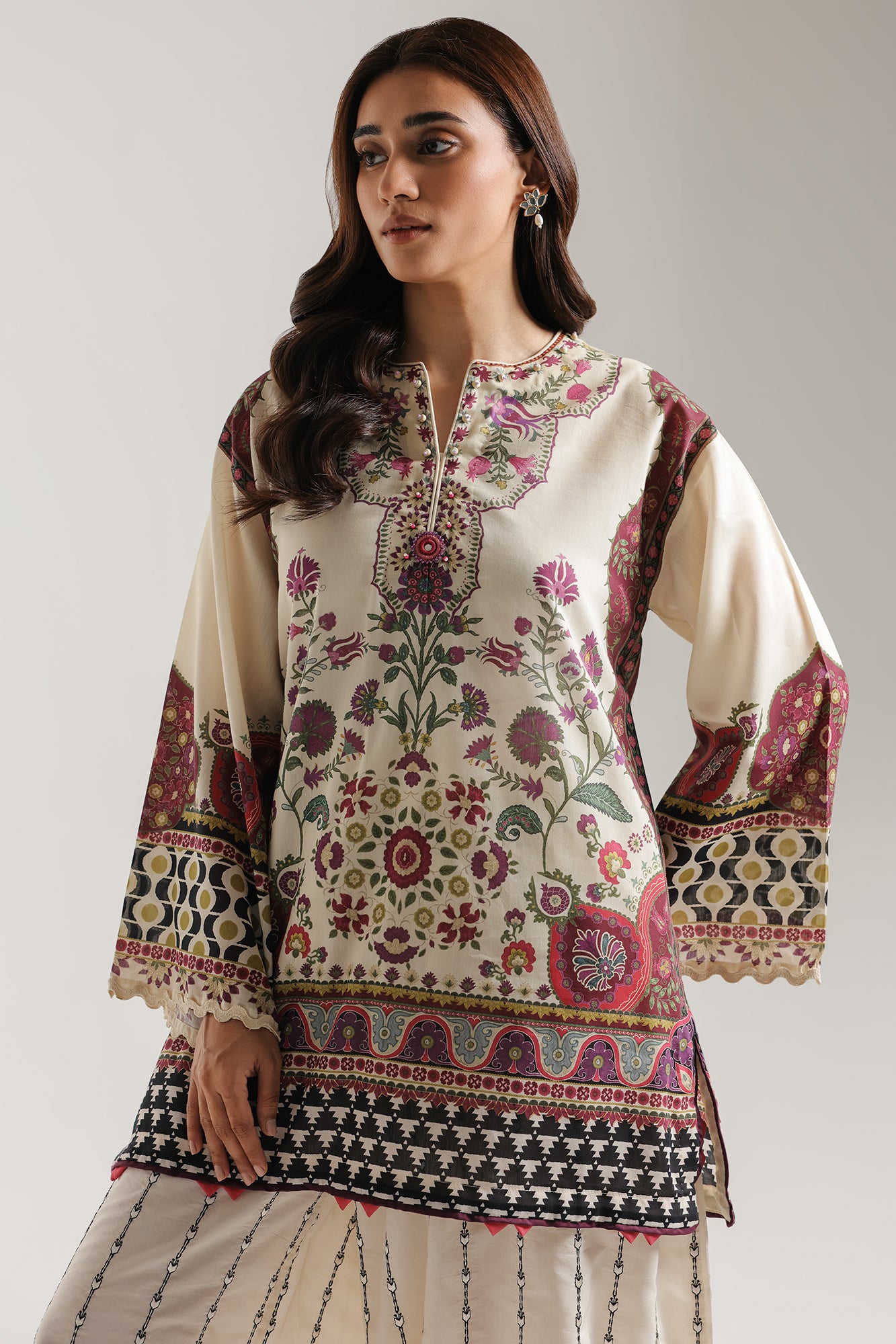 EMBROIDERED SUIT (E4402/103/005)