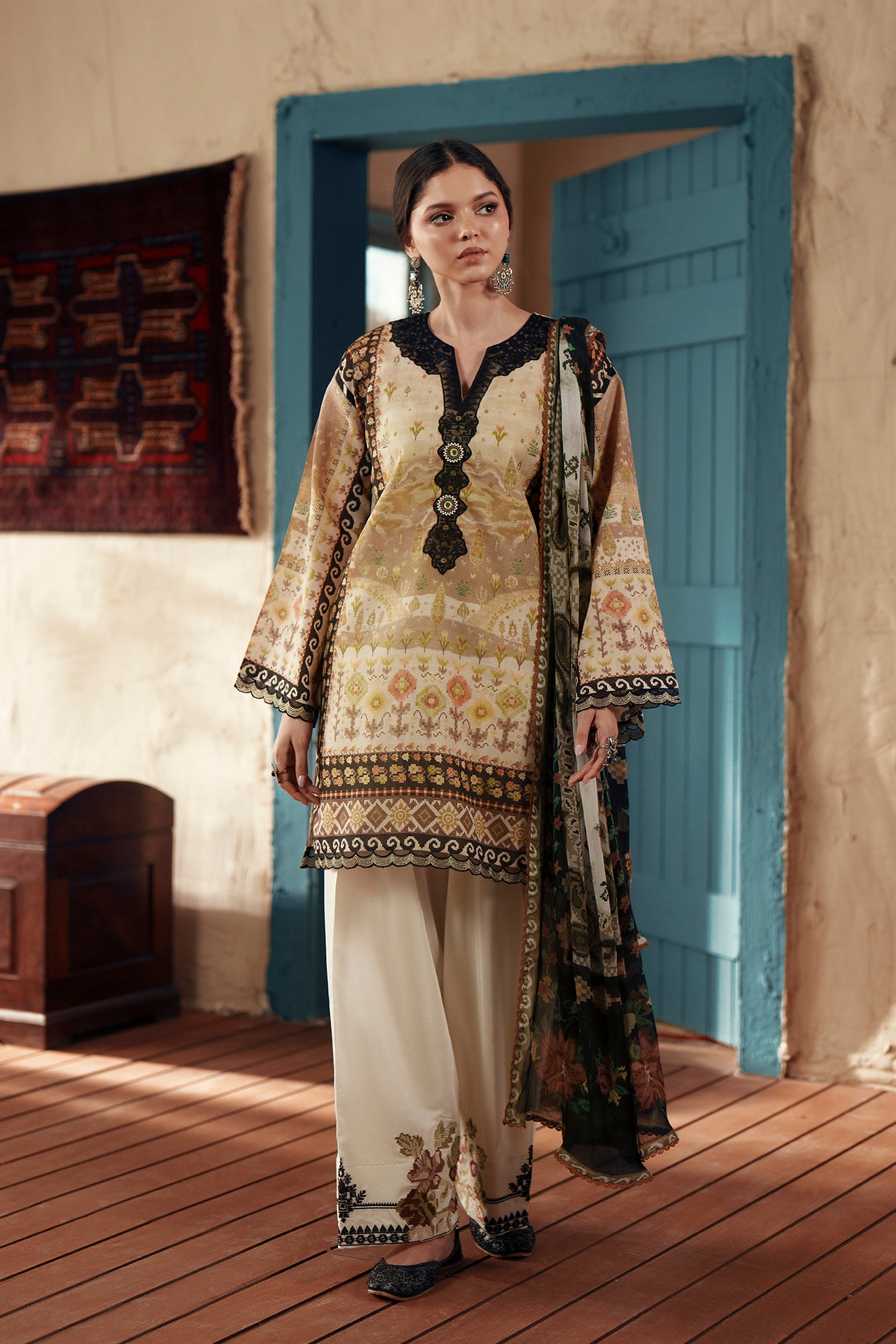 EMBROIDERED SUIT (E4403/103/006)