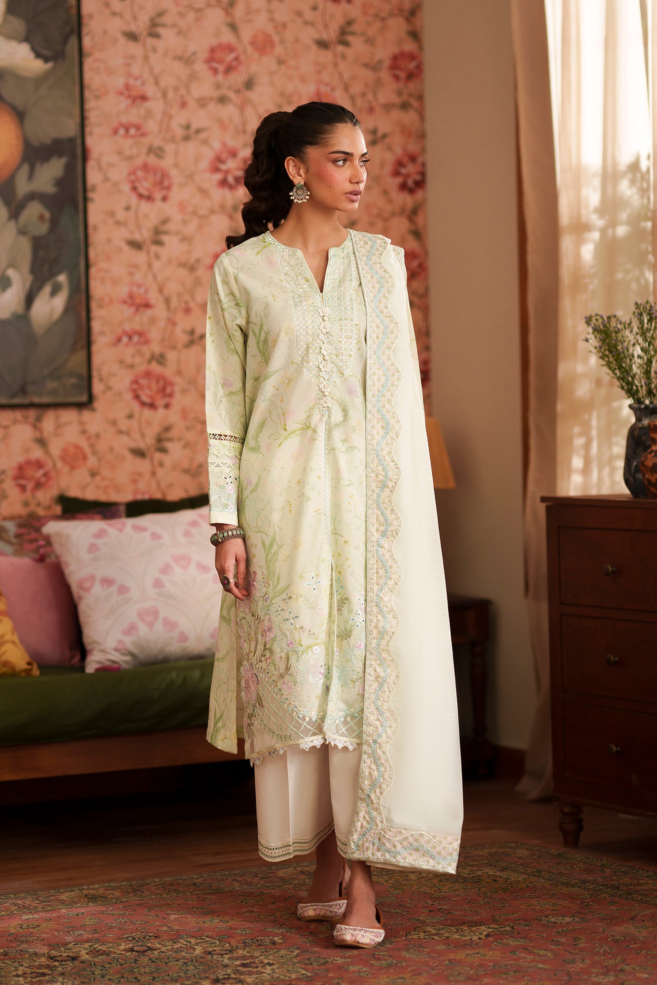 EMBROIDERED SUIT (E4418/103/722)