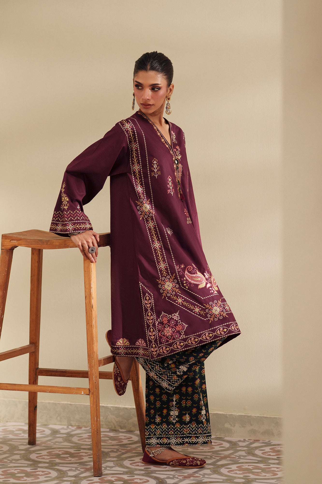 EMBROIDERED SUIT (E4453/103/414)