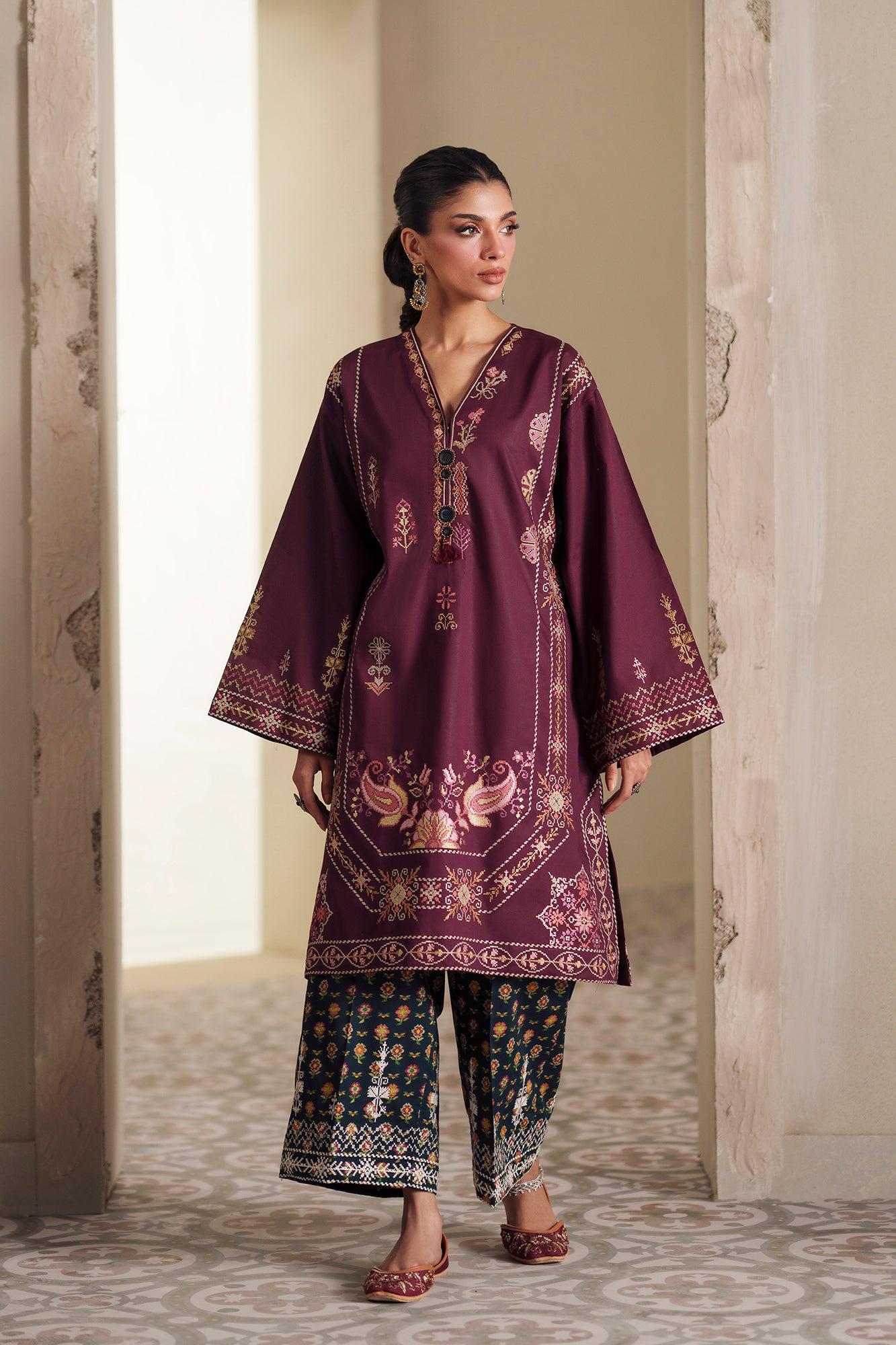 EMBROIDERED SUIT (E4453/103/414)