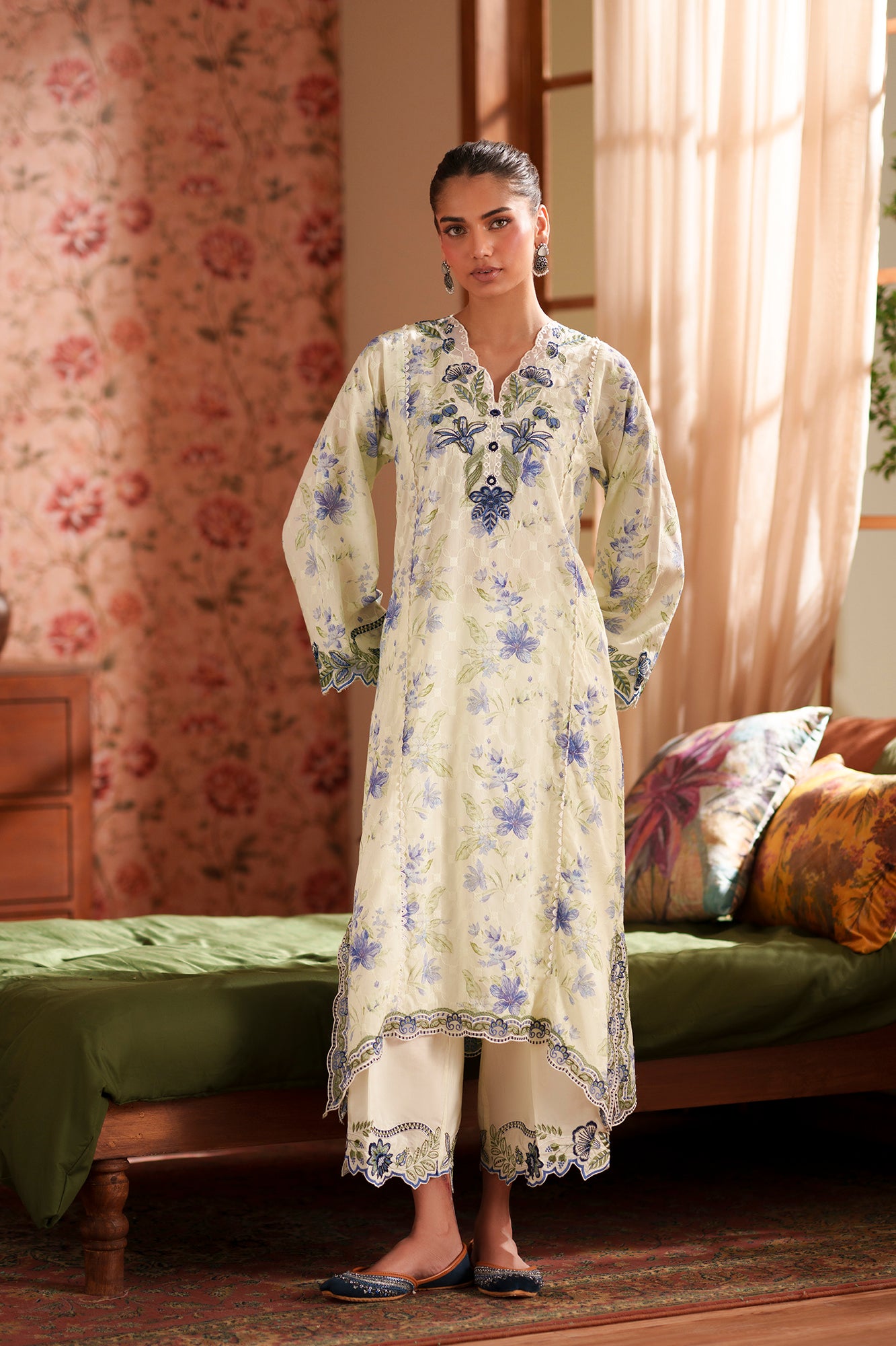 EMBROIDERED SUIT (E4458/103/130)
