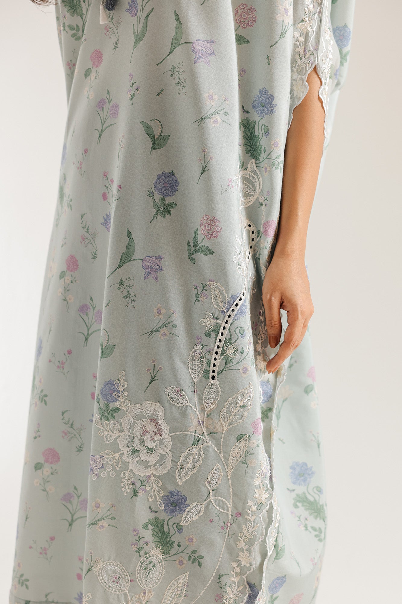 EMBROIDERED KAFTAN (E4470/103/720)