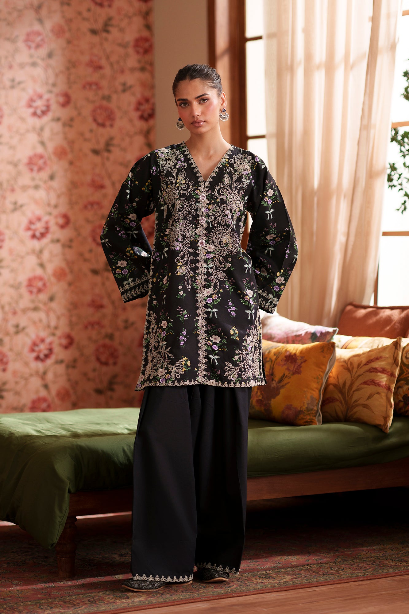 EMBROIDERED SUIT (E4497/103/901)