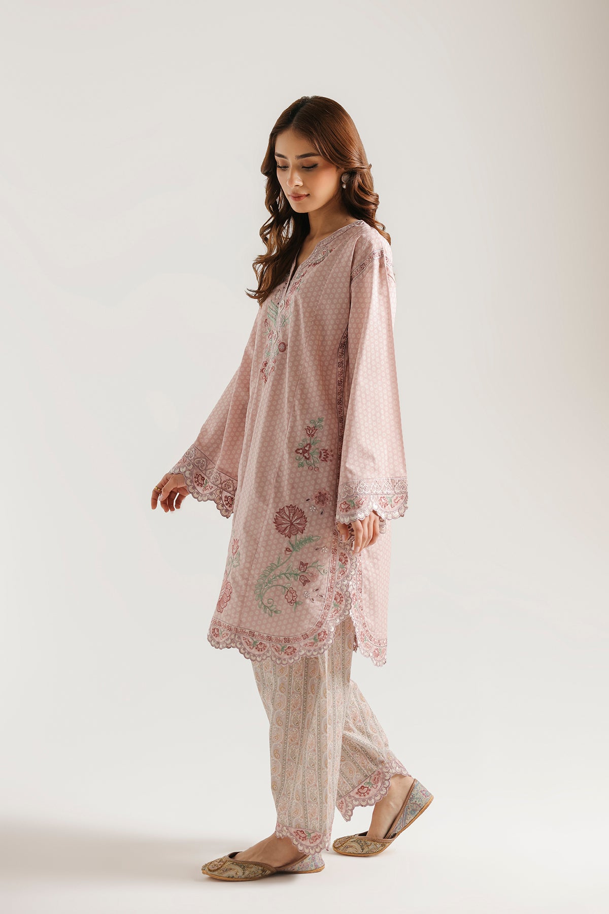 EMBROIDERED SUIT (E4622/103/329)