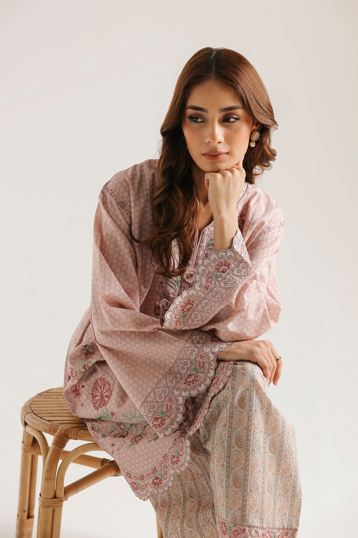 EMBROIDERED SUIT (E4622/103/329)
