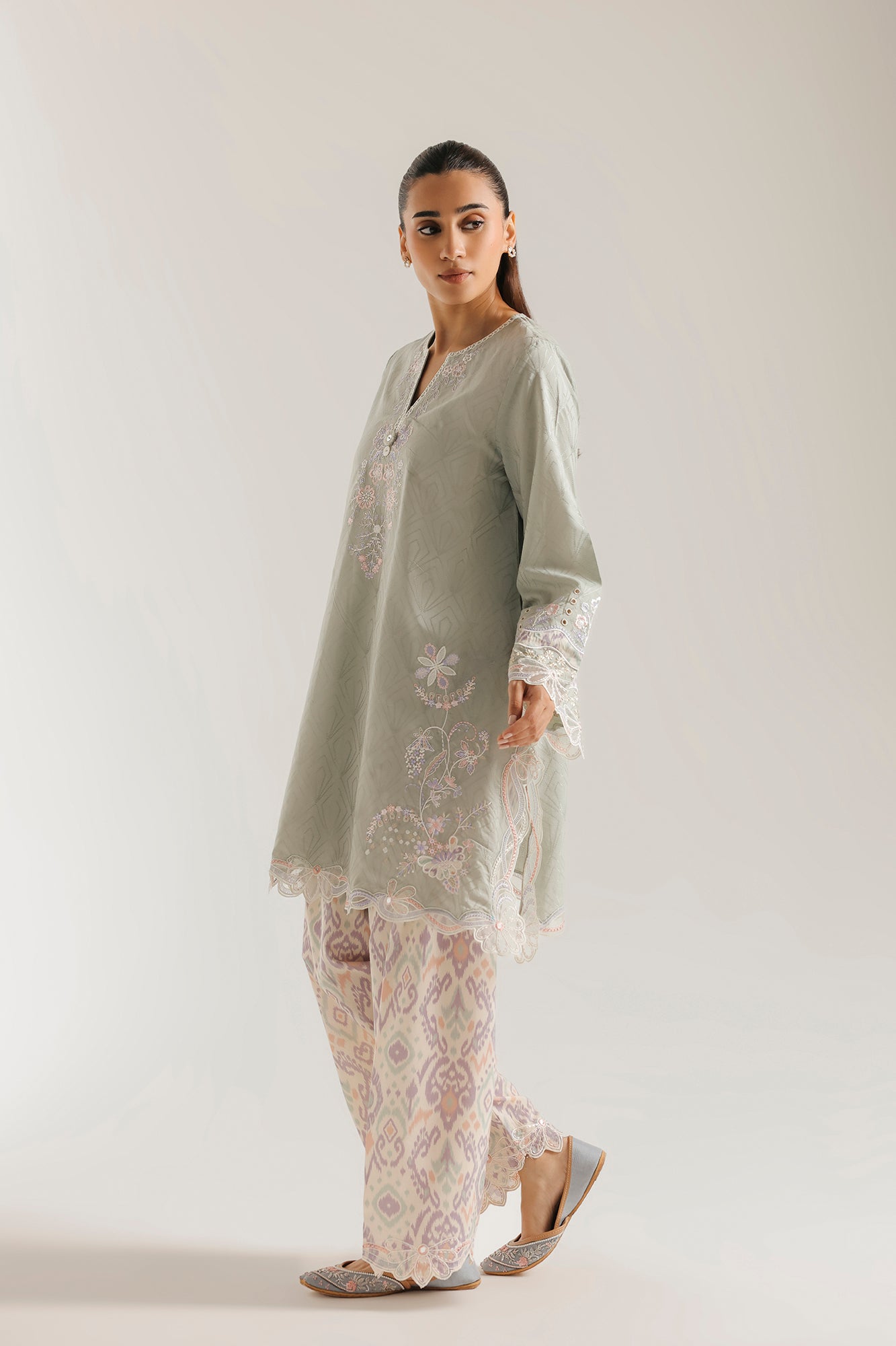 EMBROIDERED SUIT (E4632/103/720)