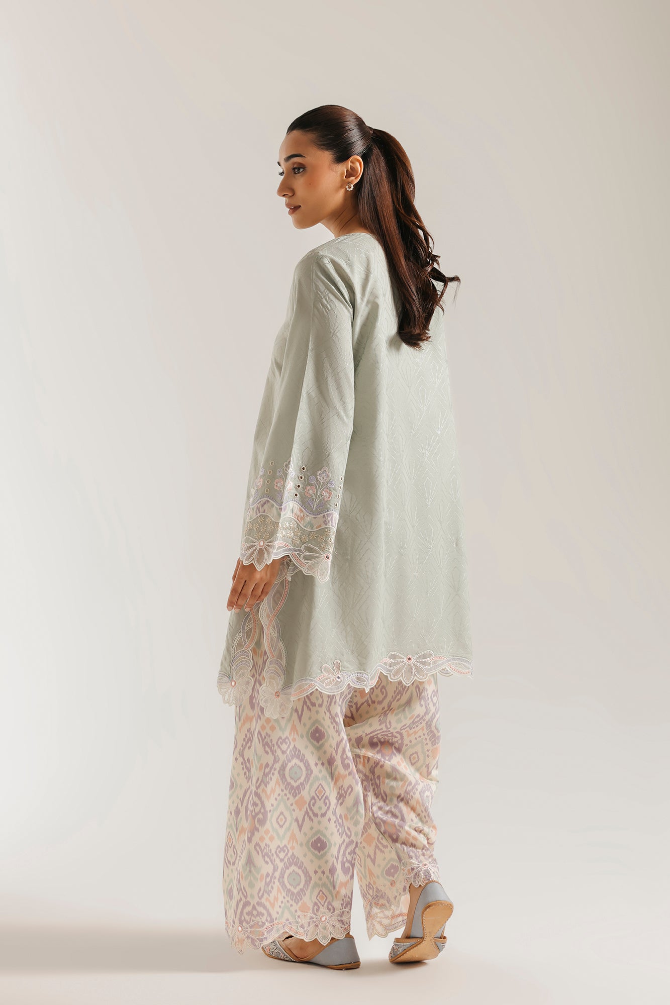 EMBROIDERED SUIT (E4632/103/720)