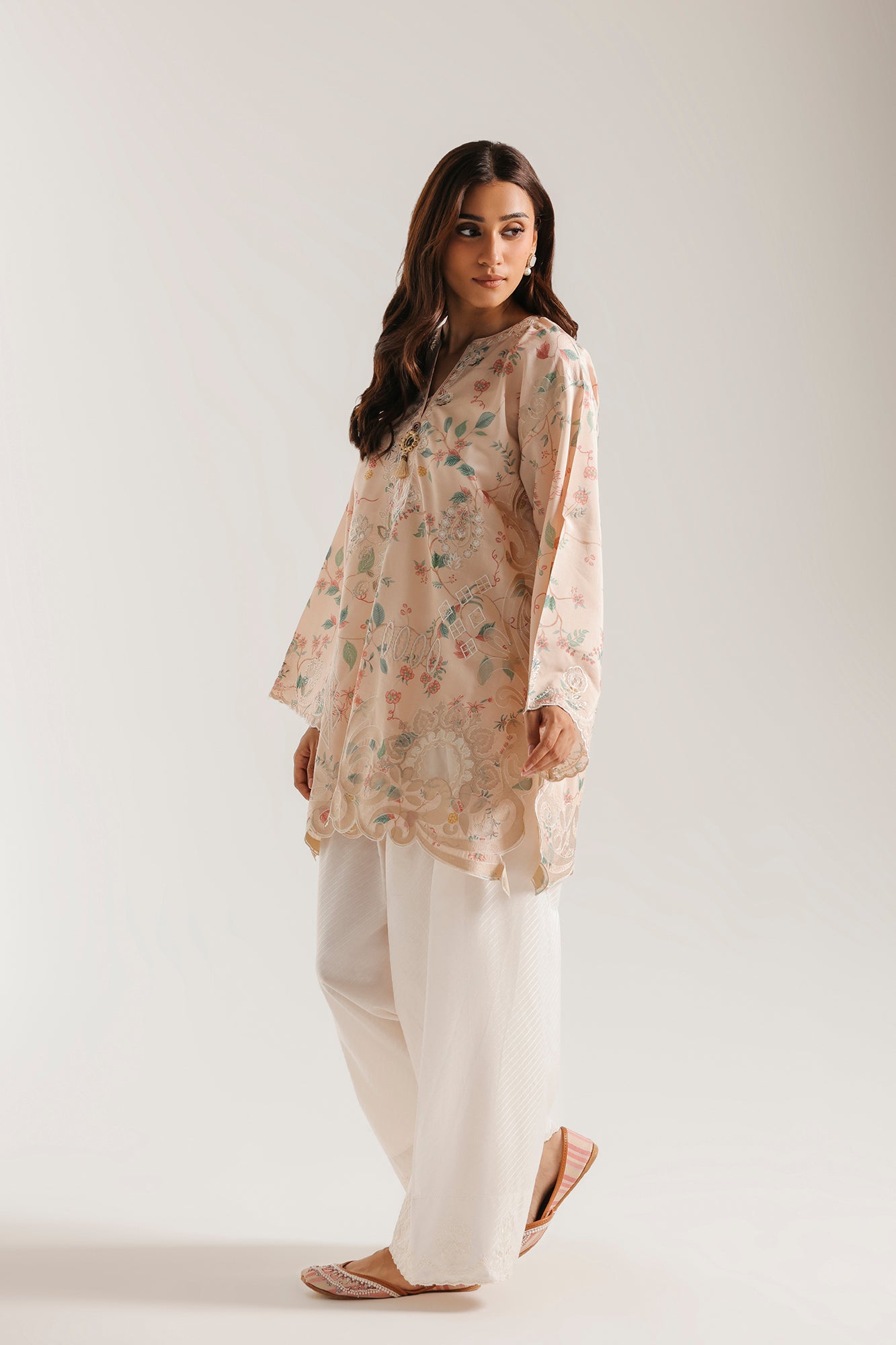 EMBROIDERED SUIT (E4634/103/810)