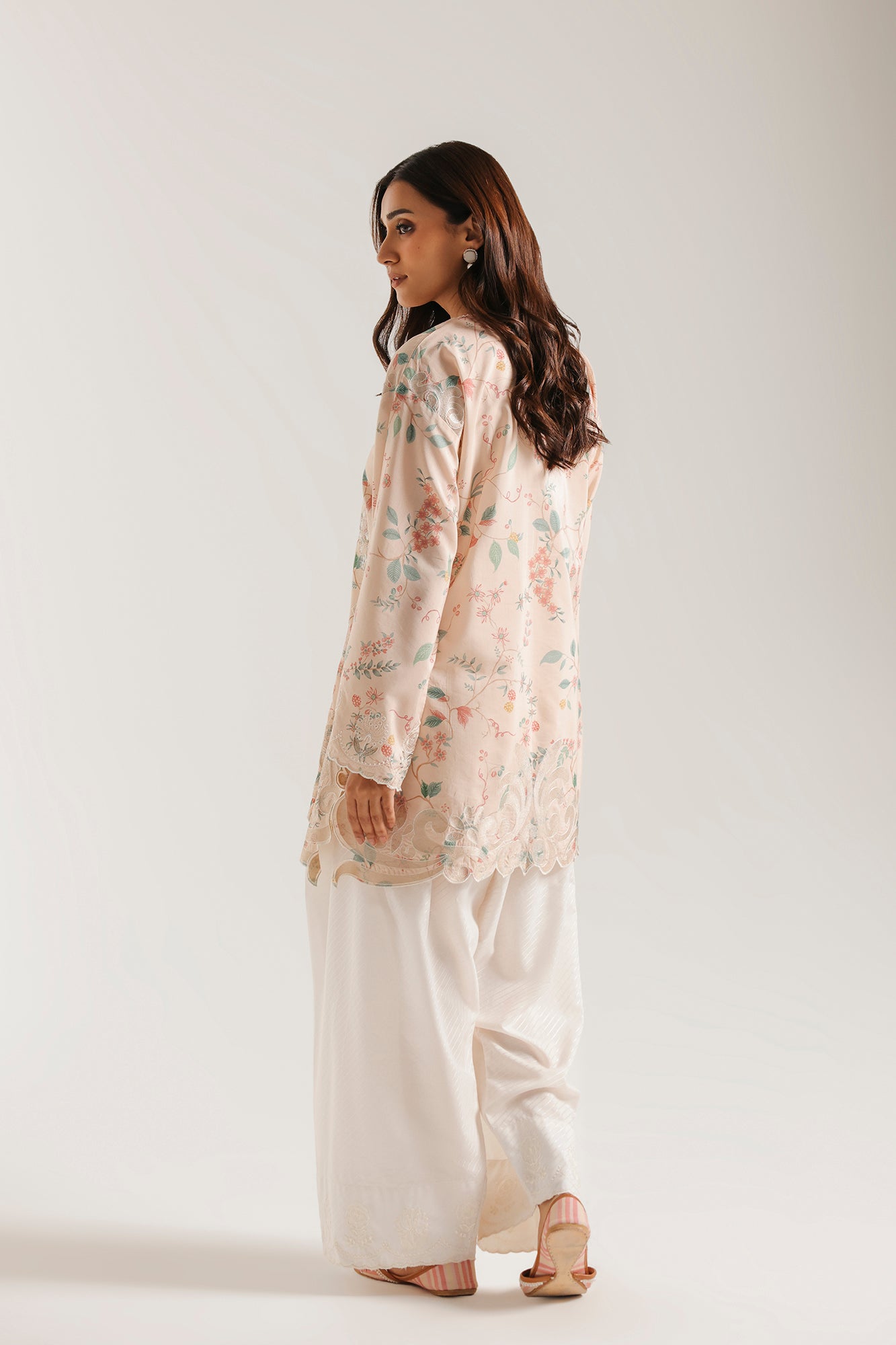 EMBROIDERED SUIT (E4634/103/810)