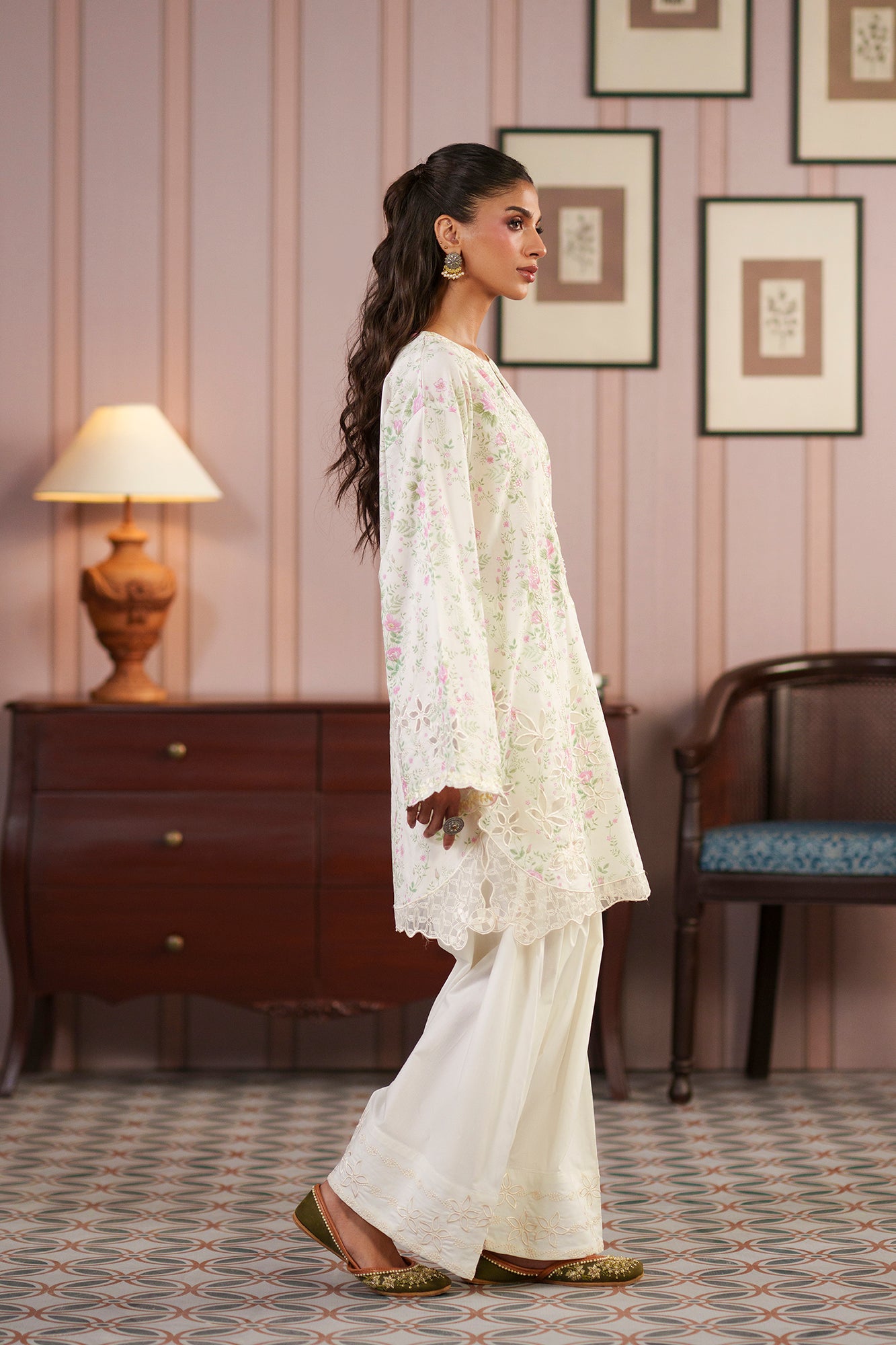 EMBROIDERED SUIT (E4643/103/003)