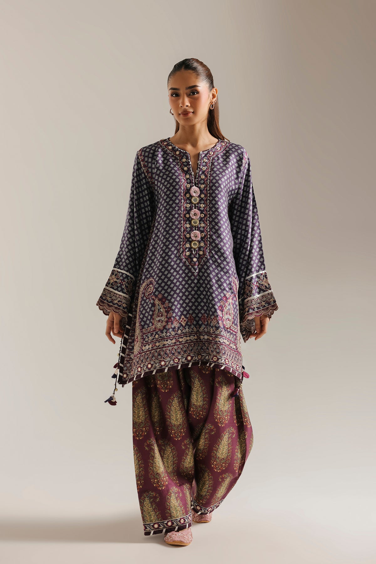 EMBROIDERED SUIT (E4702/103/622)