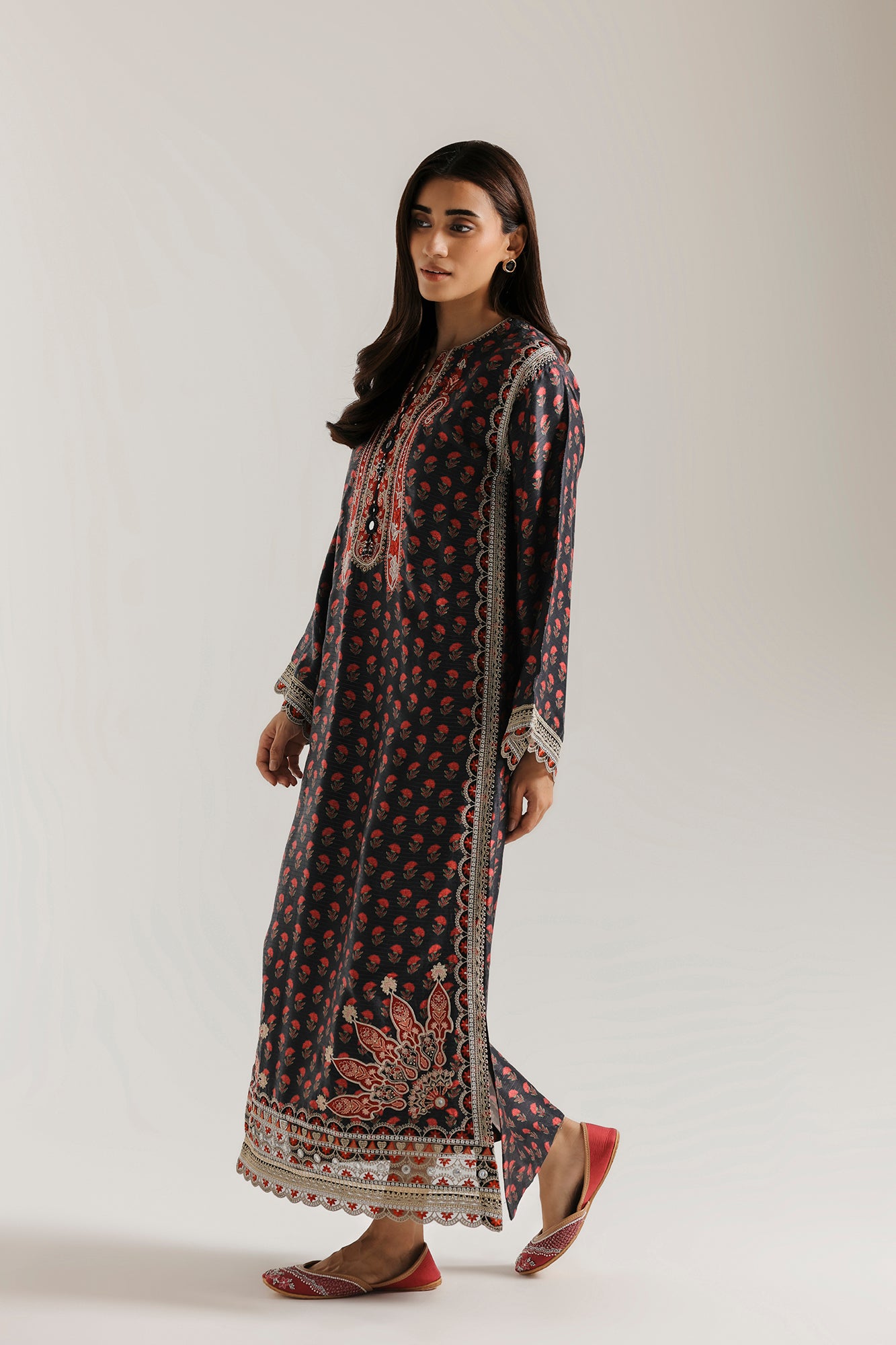 EMBROIDERED KAFTAN (E4703/103/902)