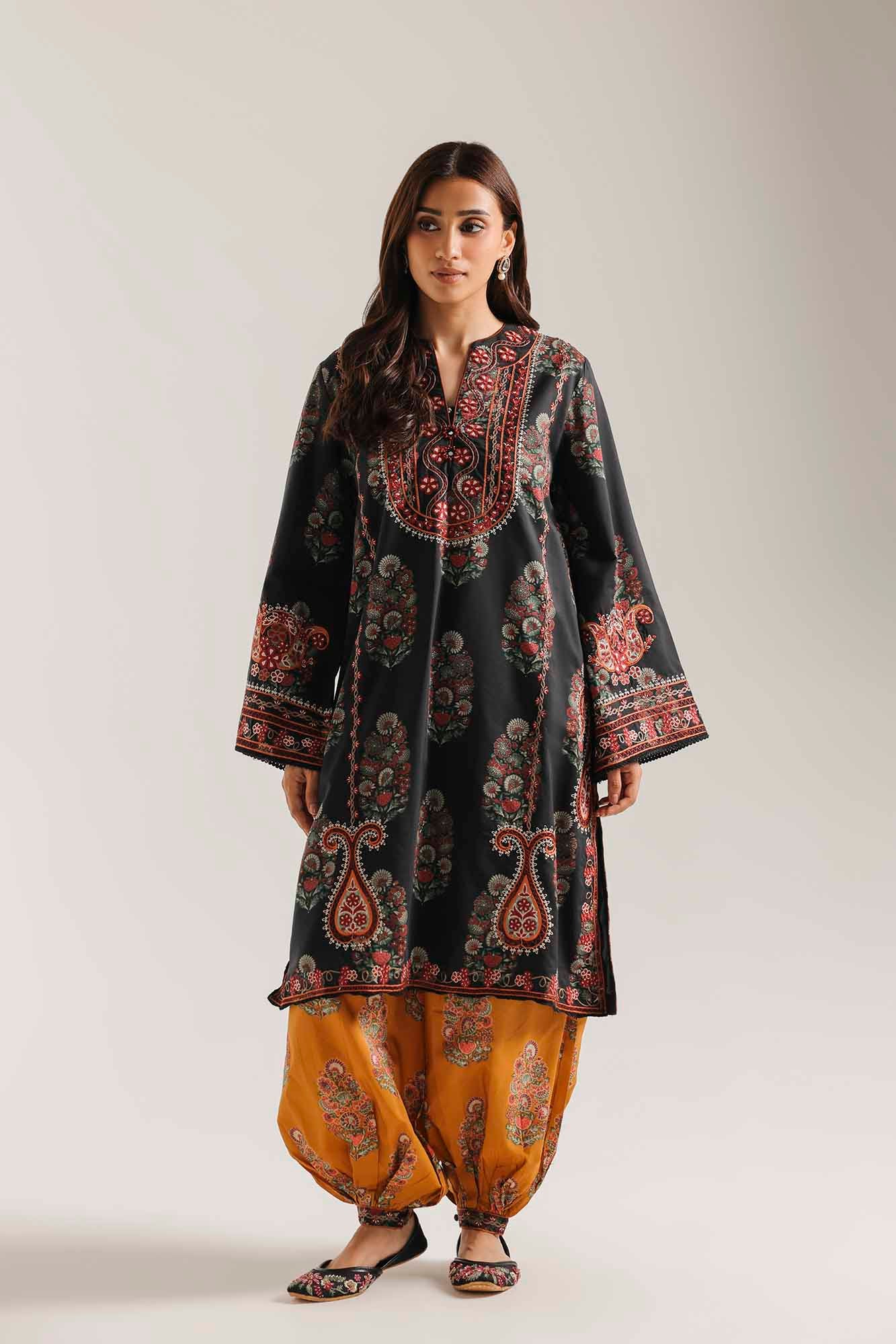 EMBROIDERED SUIT (E4719/103/901)
