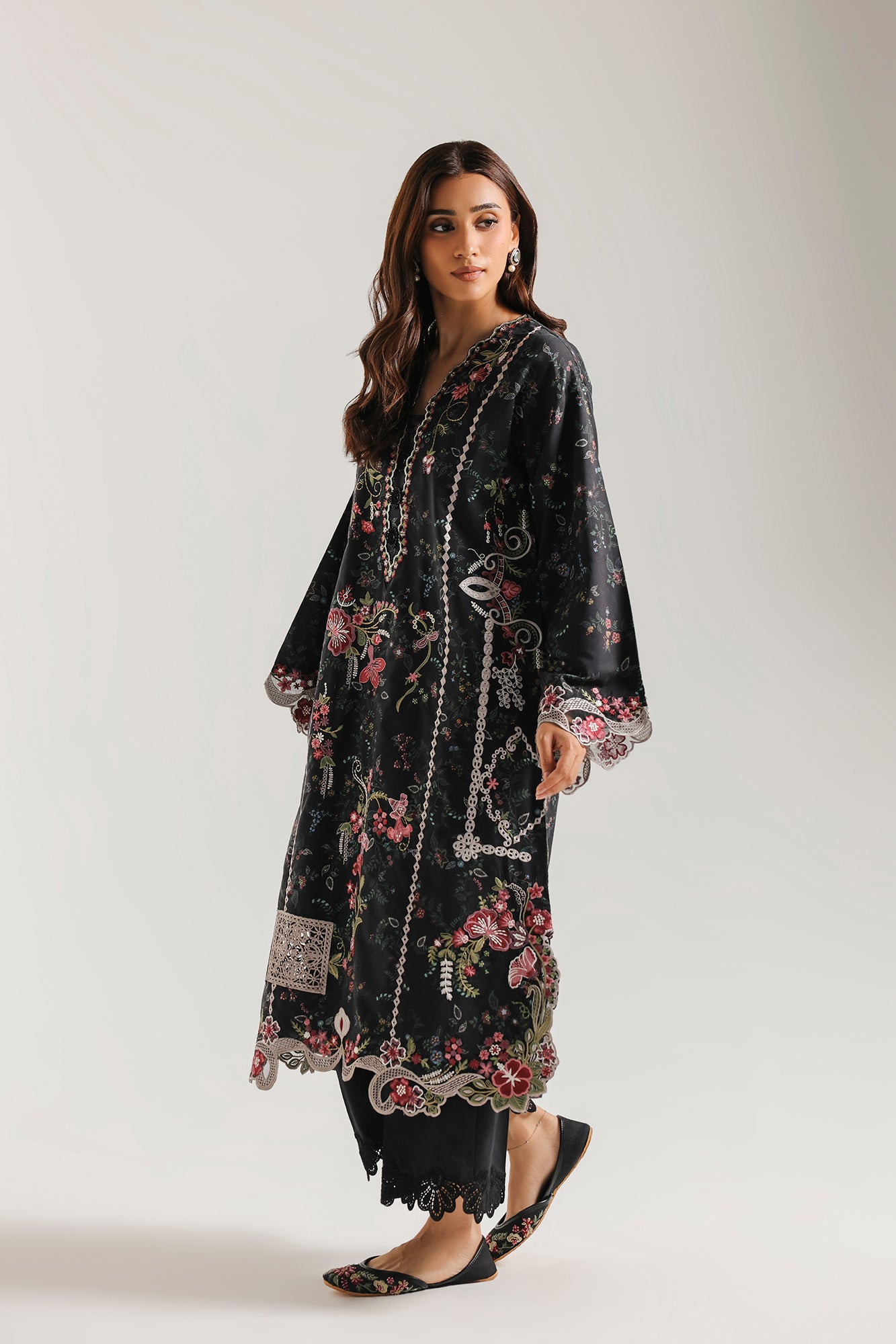 EMBROIDERED SUIT (E4721/103/902)