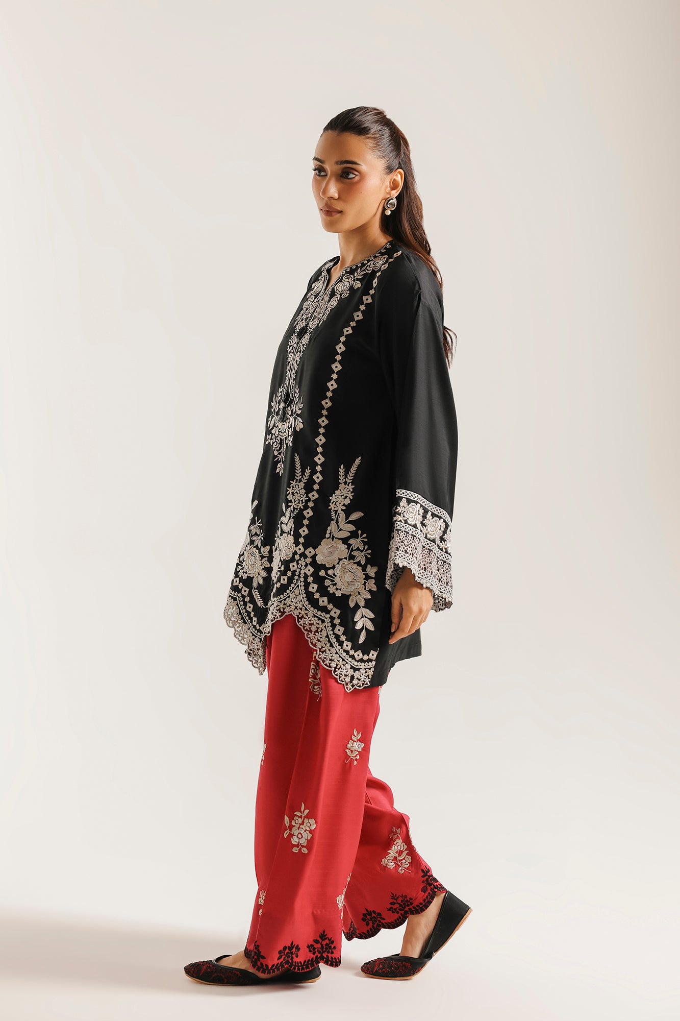 EMBROIDERED SUIT (E4734/103/901)
