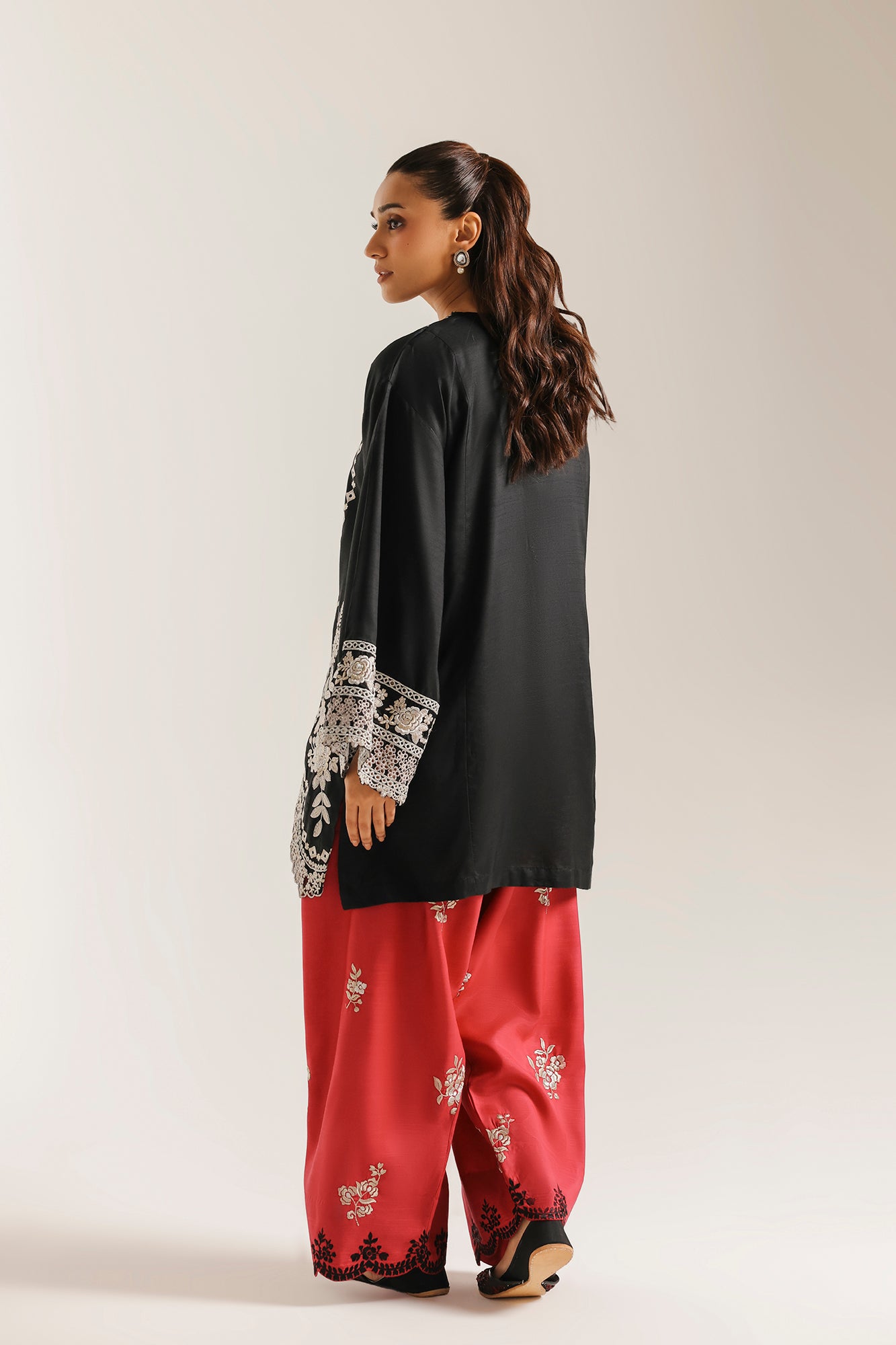 EMBROIDERED SUIT (E4734/103/901)