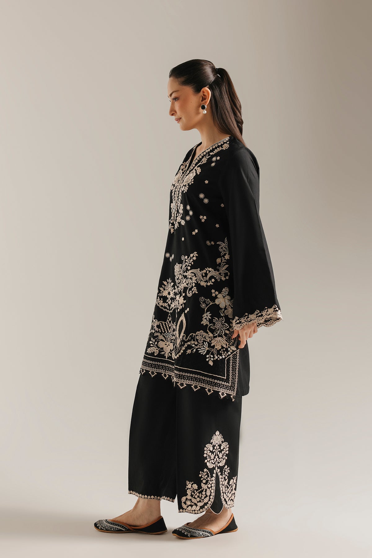 EMBROIDERED SUIT (E4764-103-901)