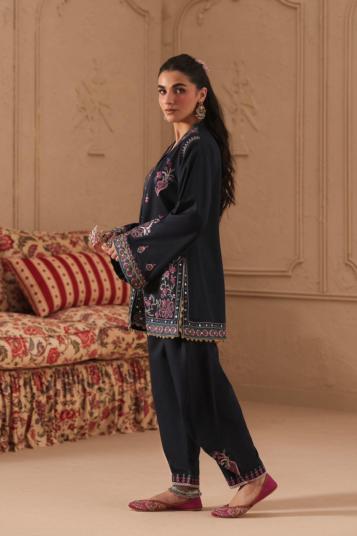 EMBROIDERED SUIT (E4776-103-620)