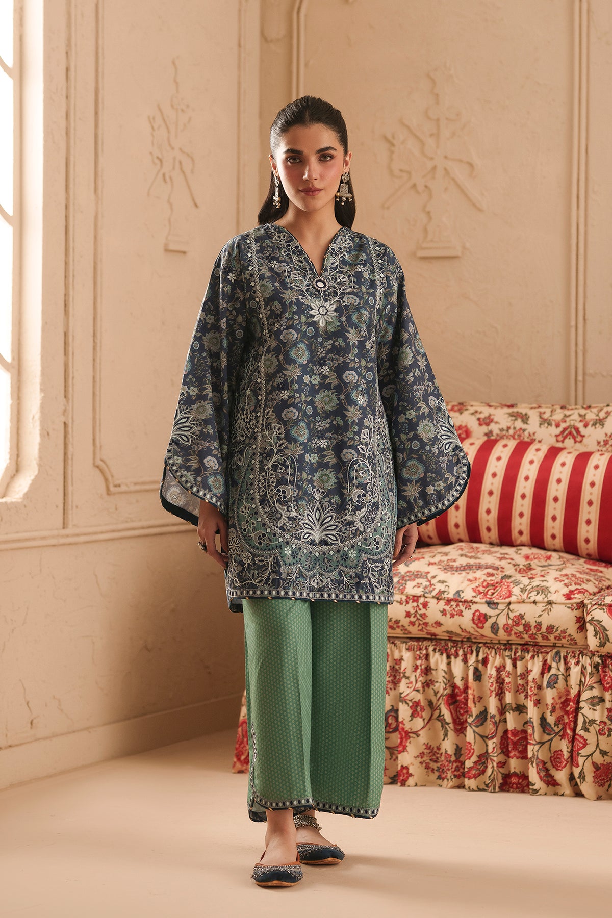 EMBROIDERED SUIT (E4783-103-506)