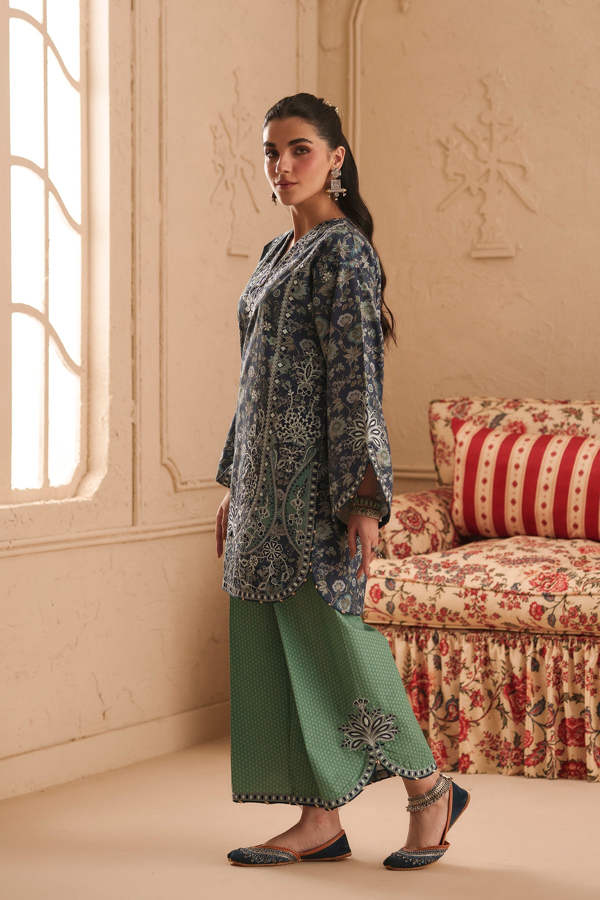 EMBROIDERED SUIT (E4783-103-506)