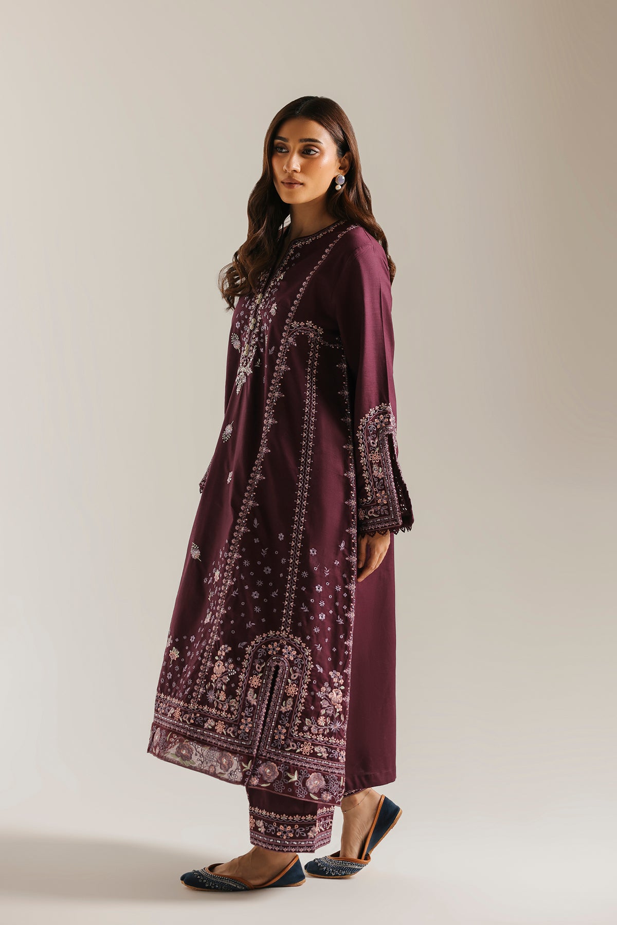EMBROIDERED SUIT (E4788-103-516)