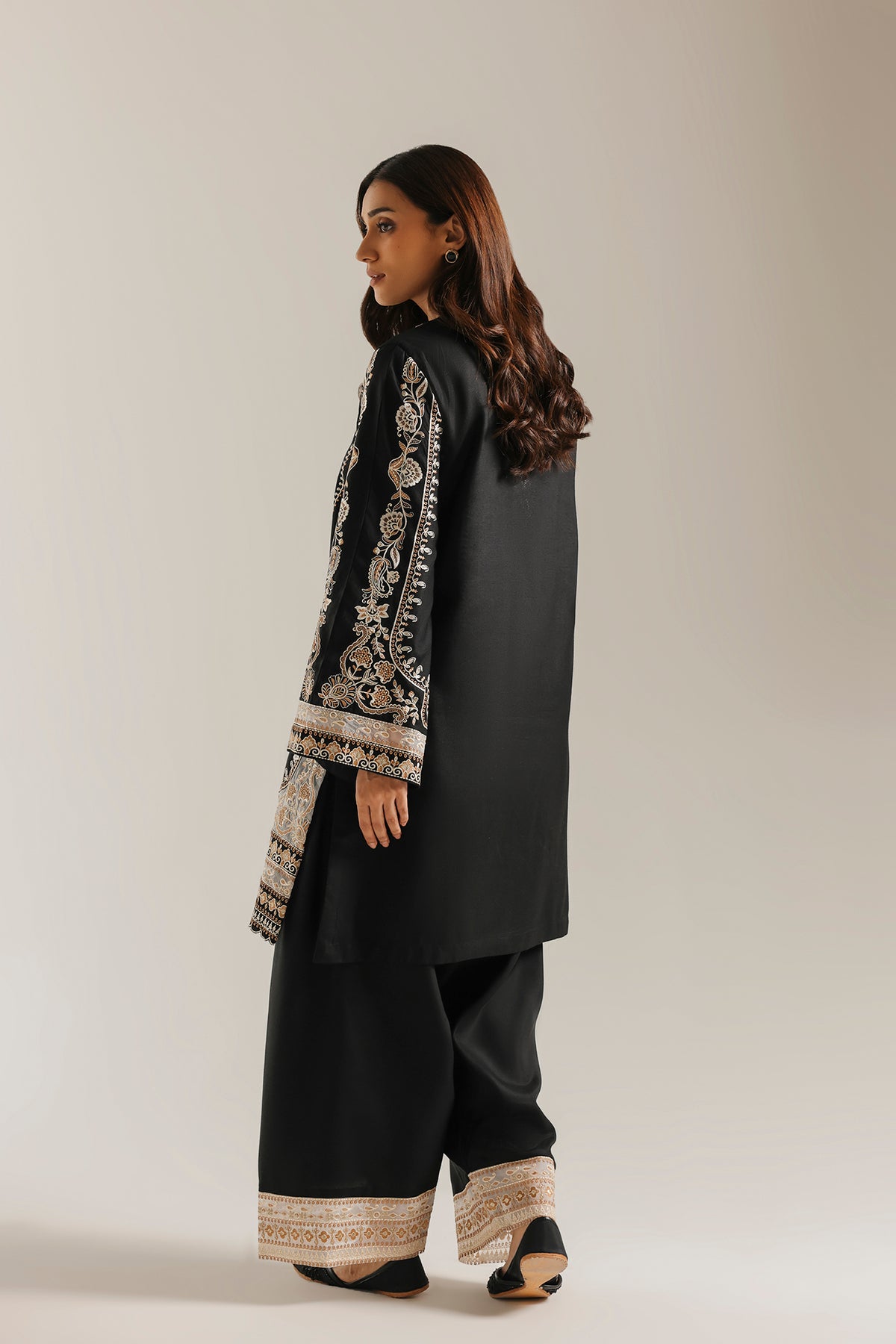 EMBROIDERED SUIT (E4812/103/901)