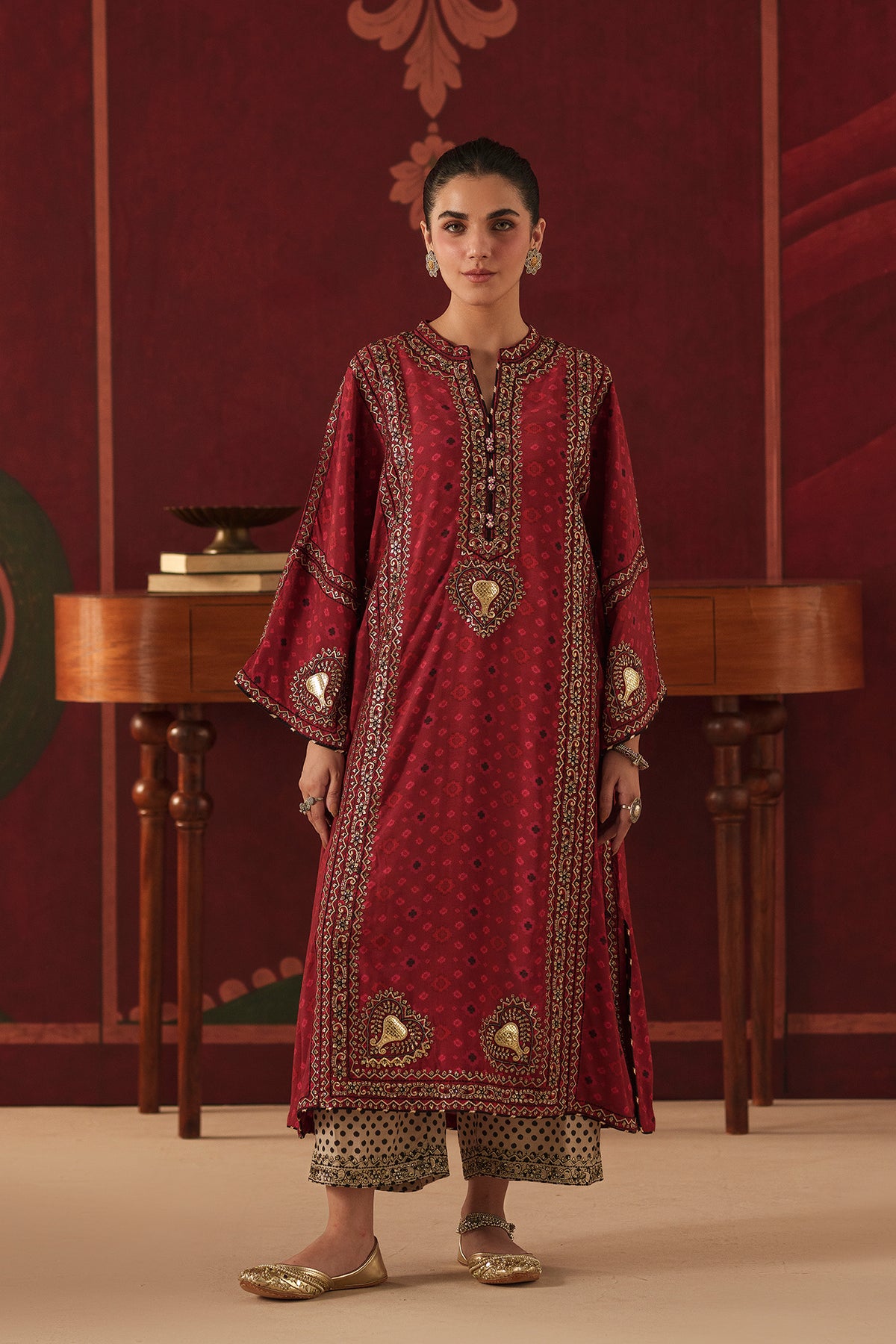 EMBROIDERED SUIT (E4835-103-306)