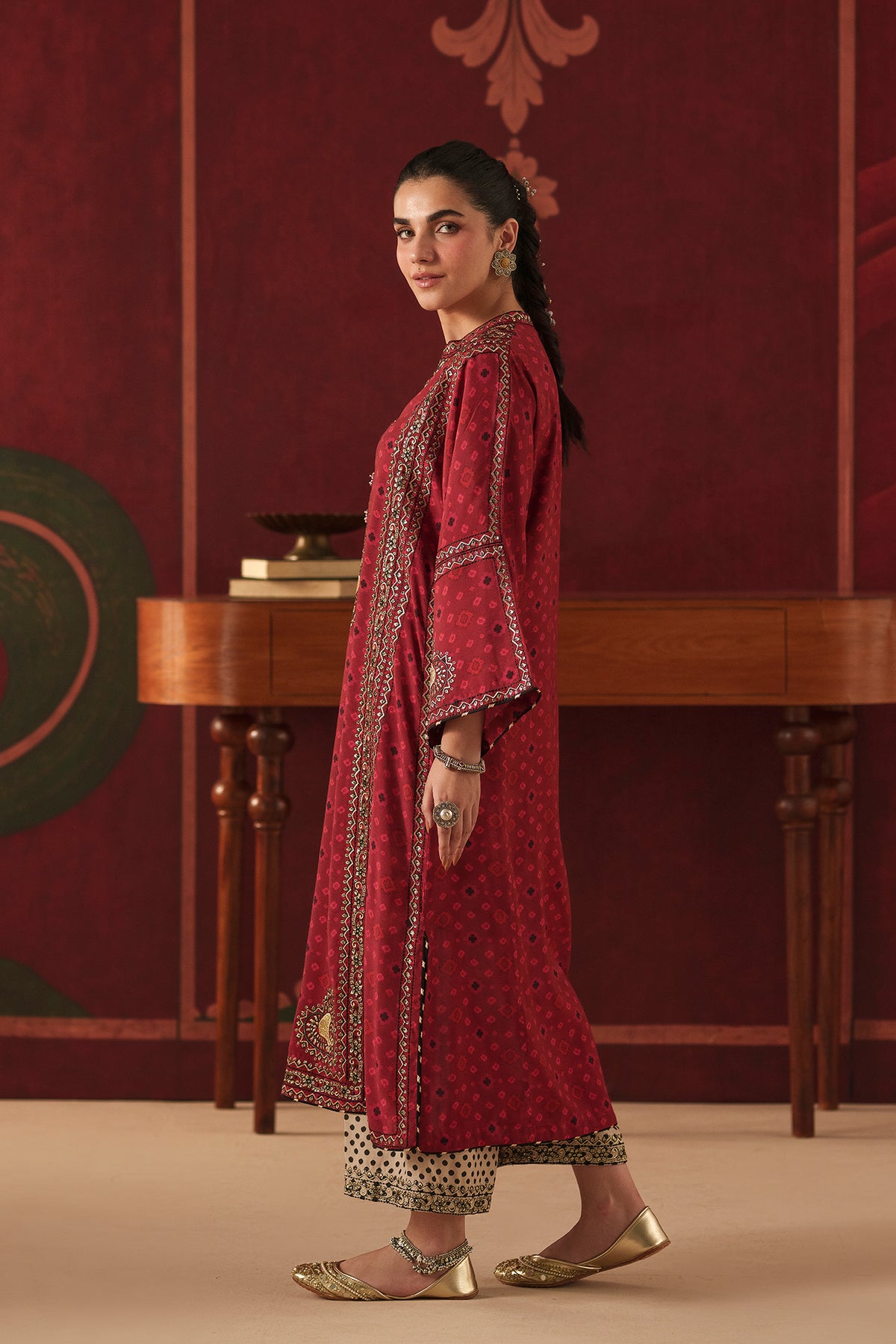 EMBROIDERED SUIT (E4835-103-306)