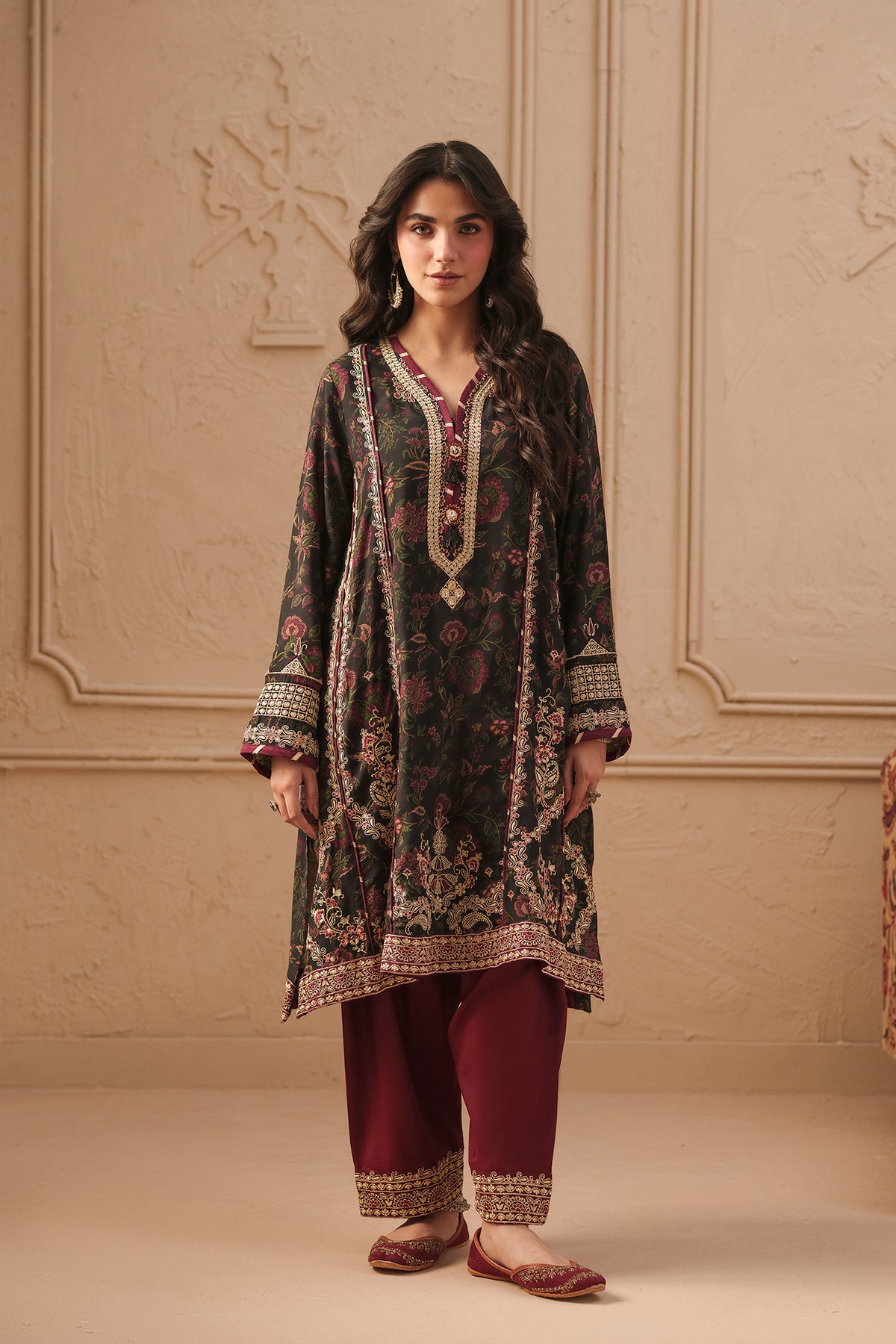 EMBROIDERED SUIT (E4838-103-901)
