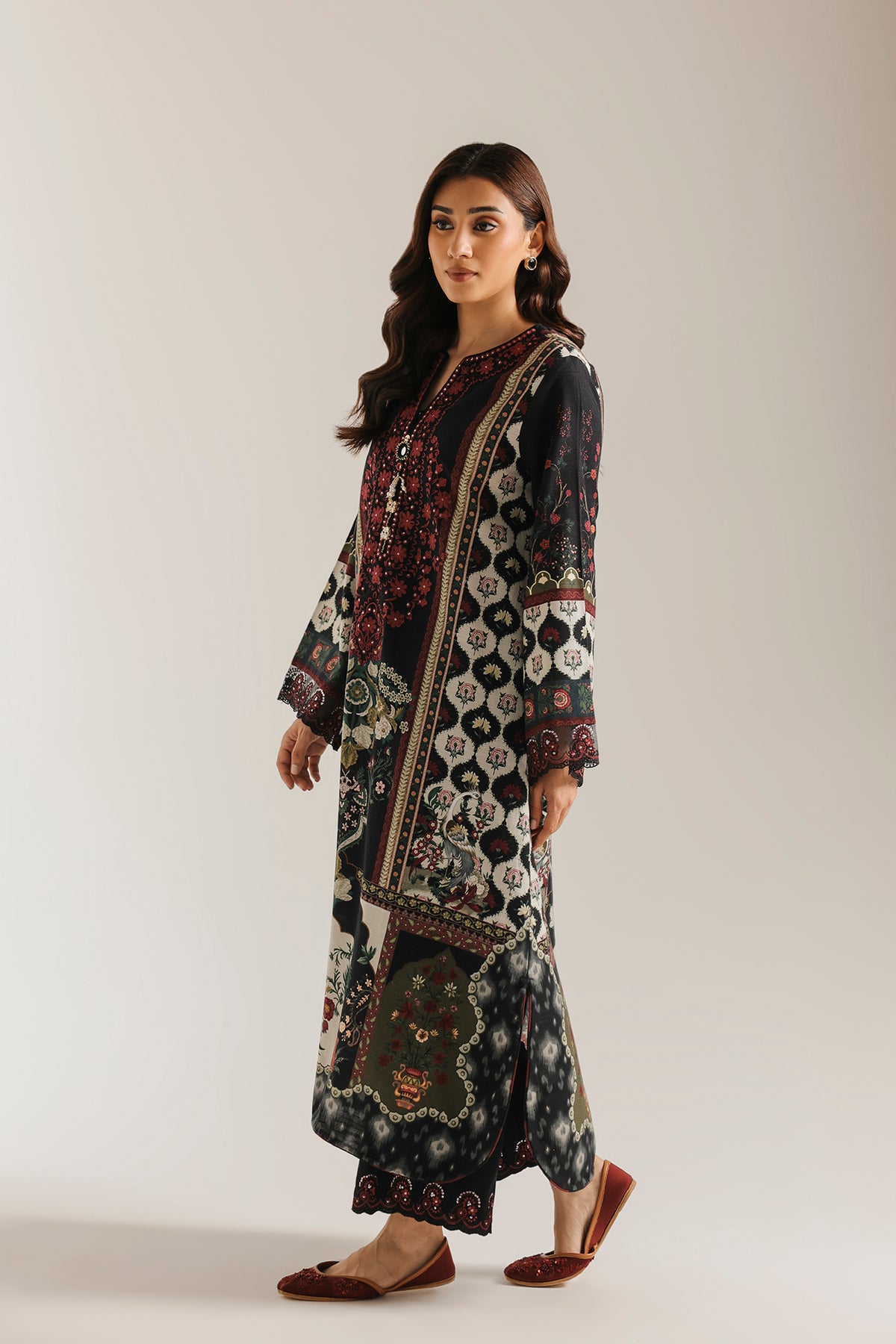 EMBROIDERED SUIT (E4872-103-901)