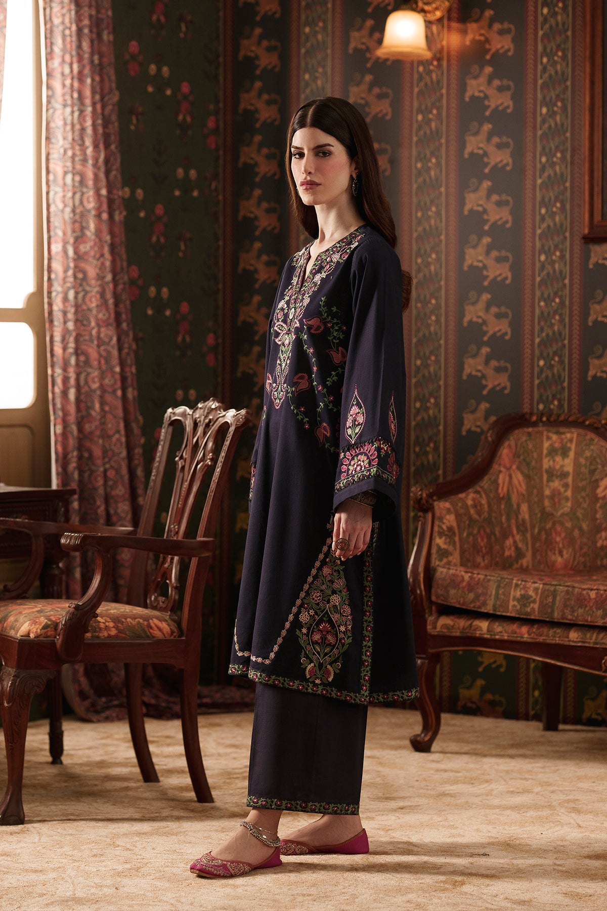 EMBROIDERED SUIT (E4886-103-621)