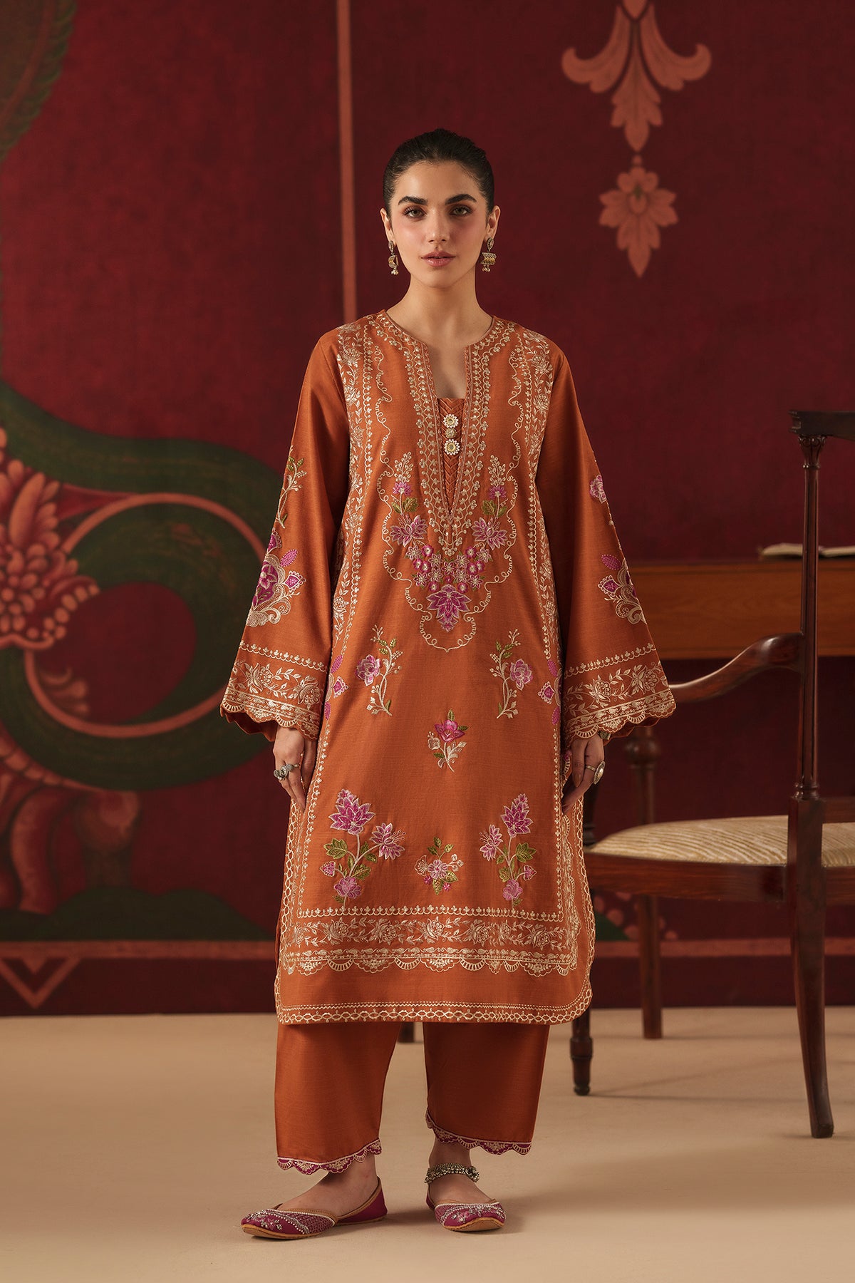 EMBROIDERED SUIT (E4910-103-202)