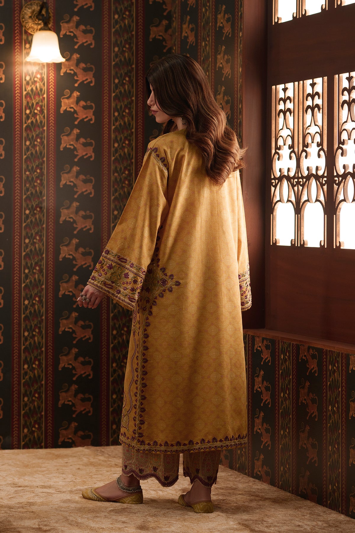 EMBROIDERED SUIT (E4931-103-105)