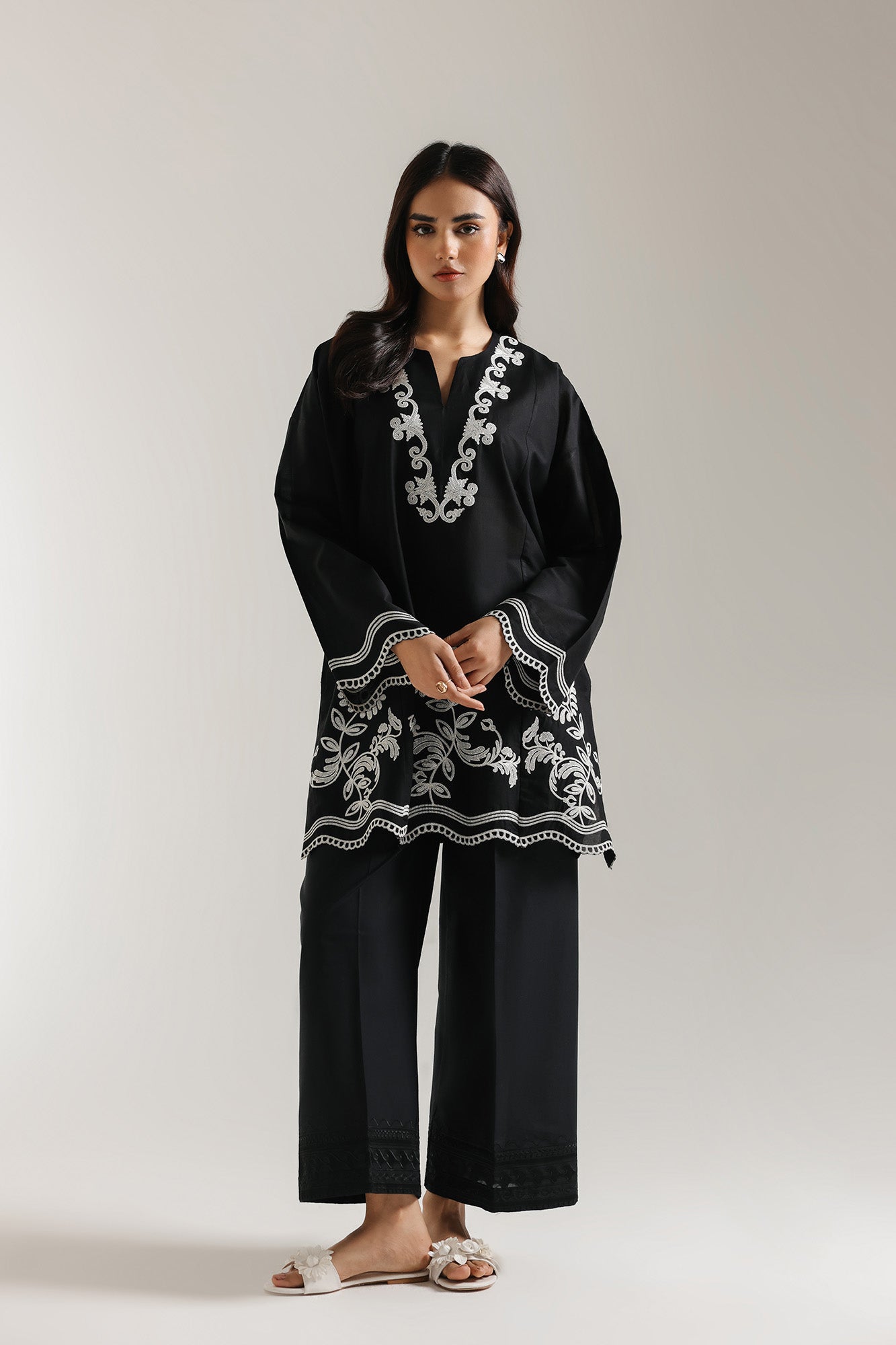 EMBROIDERED KURTI (E102/902/5832)