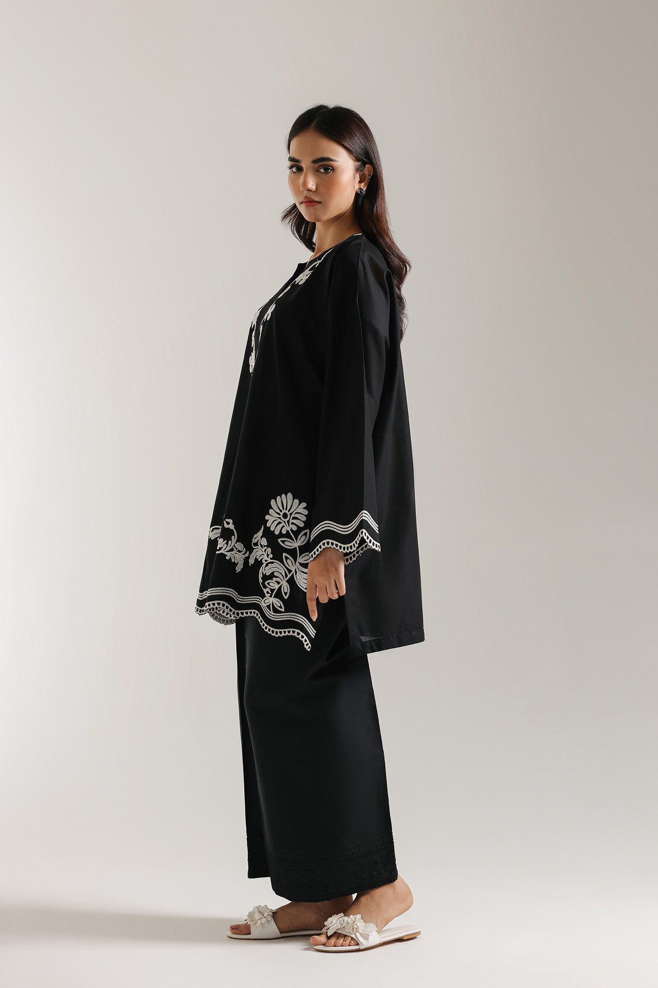 EMBROIDERED KURTI (E102/902/5832)