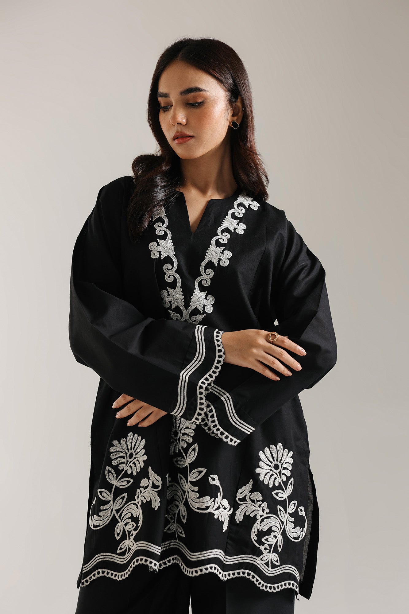 EMBROIDERED KURTI (E102/902/5832)