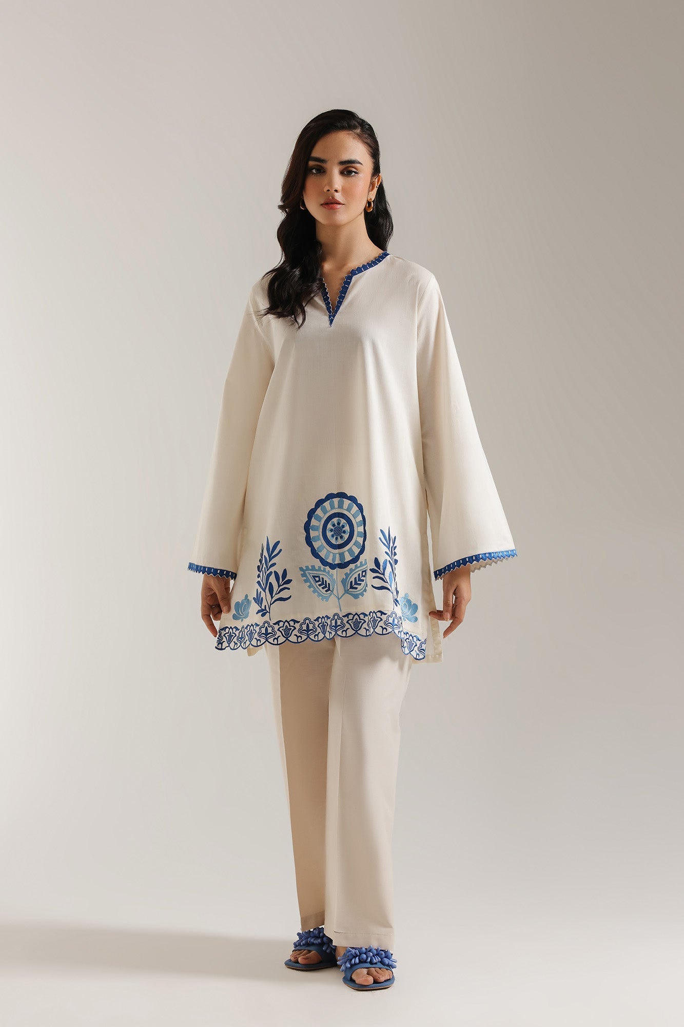 EMBROIDERED SHIRT (E102/002/5833)