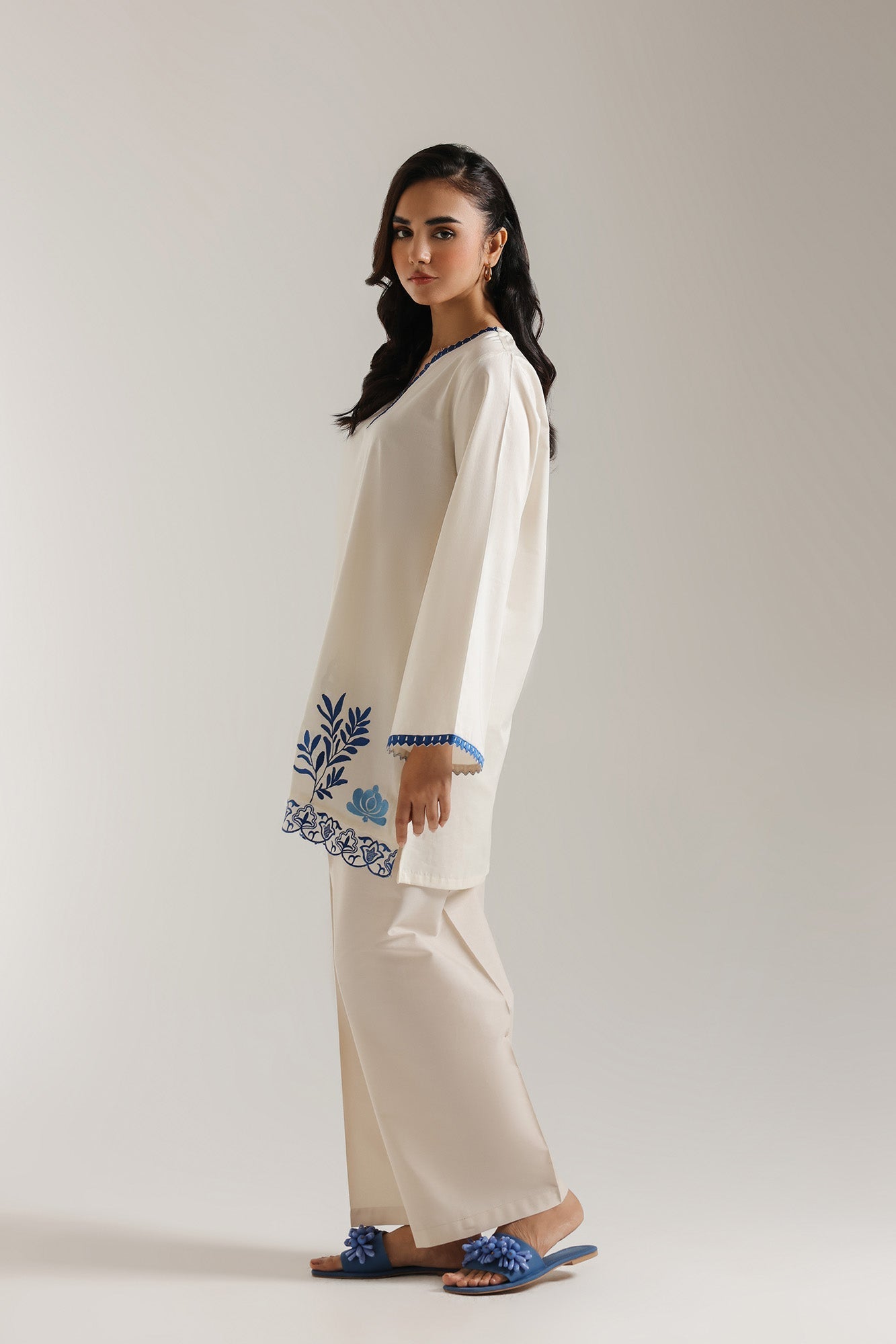 EMBROIDERED SHIRT (E102/002/5833)