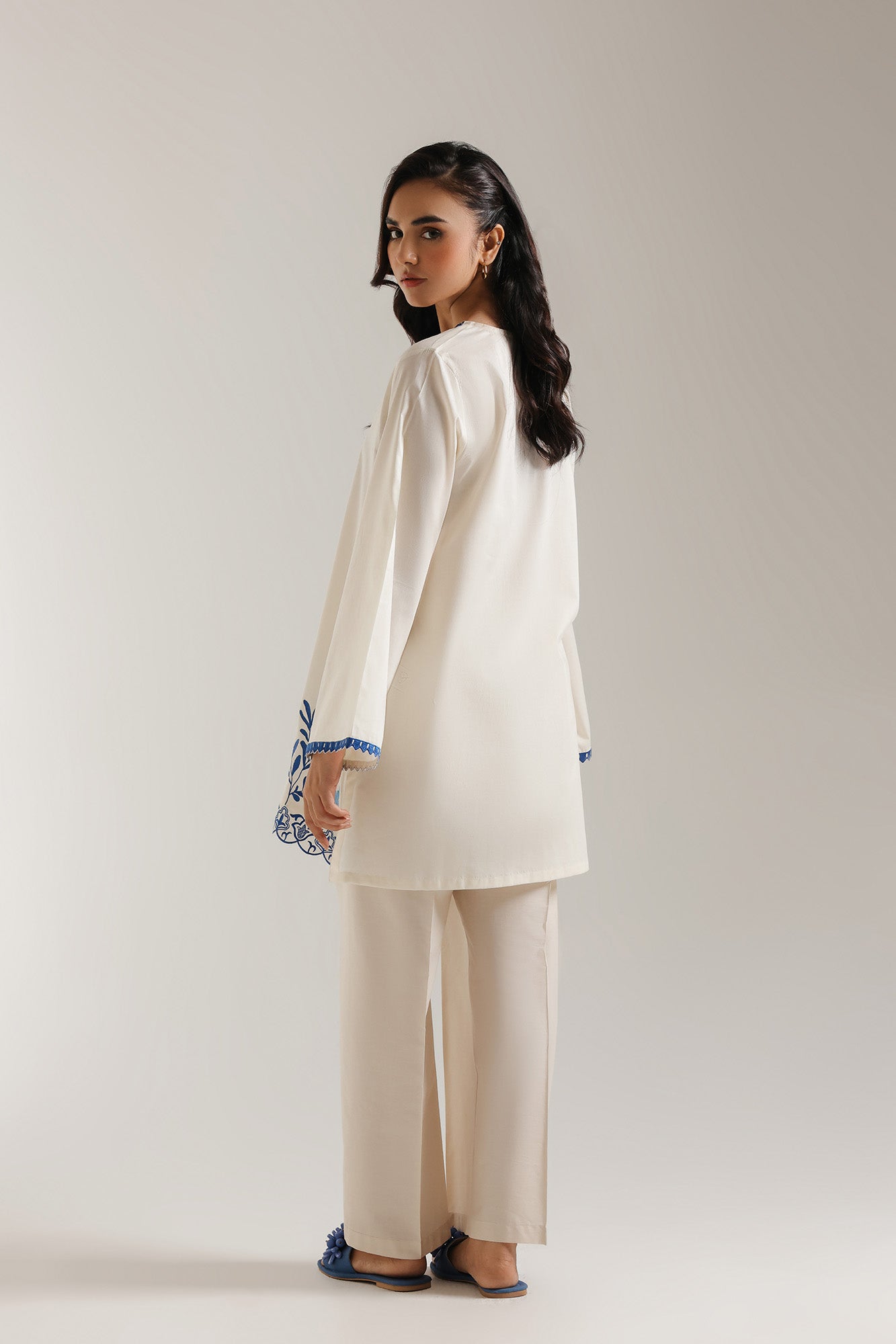 EMBROIDERED SHIRT (E102/002/5833)